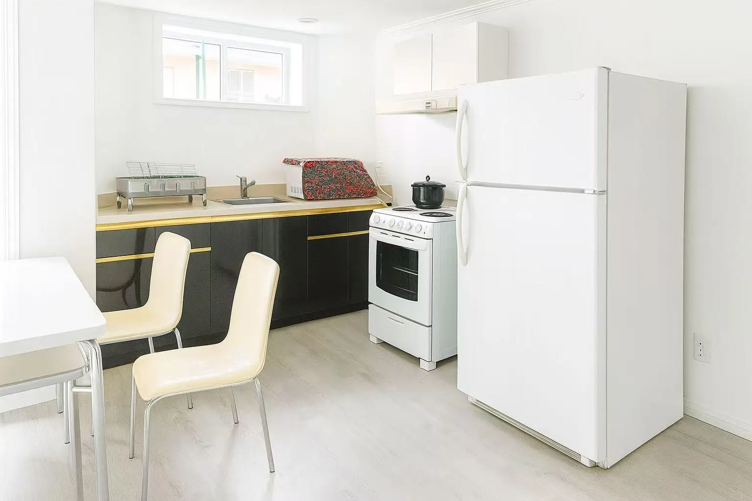 Rental Suite 2539 W 22nd Avenue