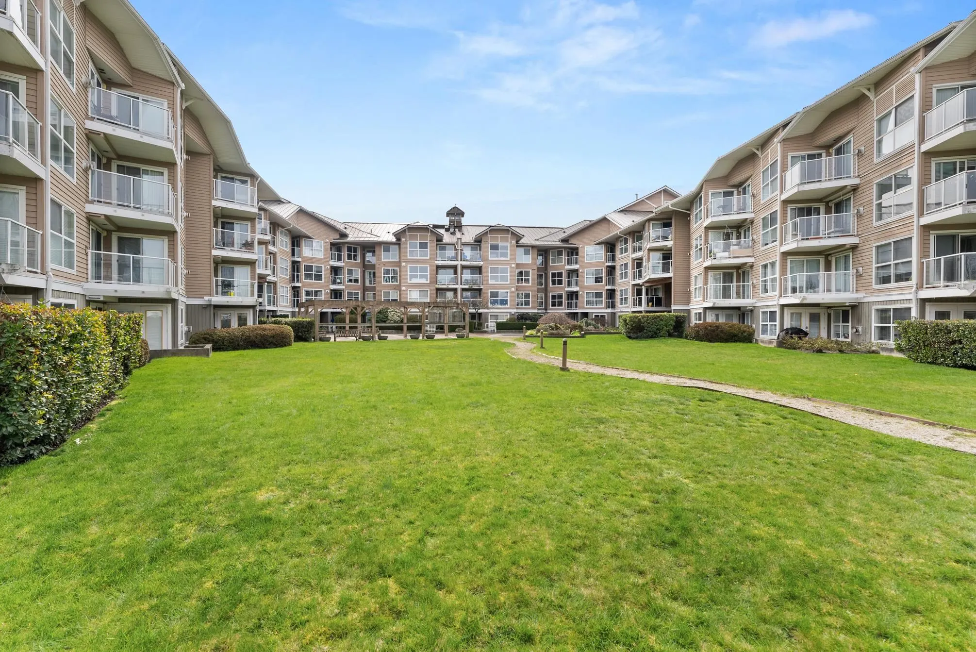 316 5880 Dover Crescent
