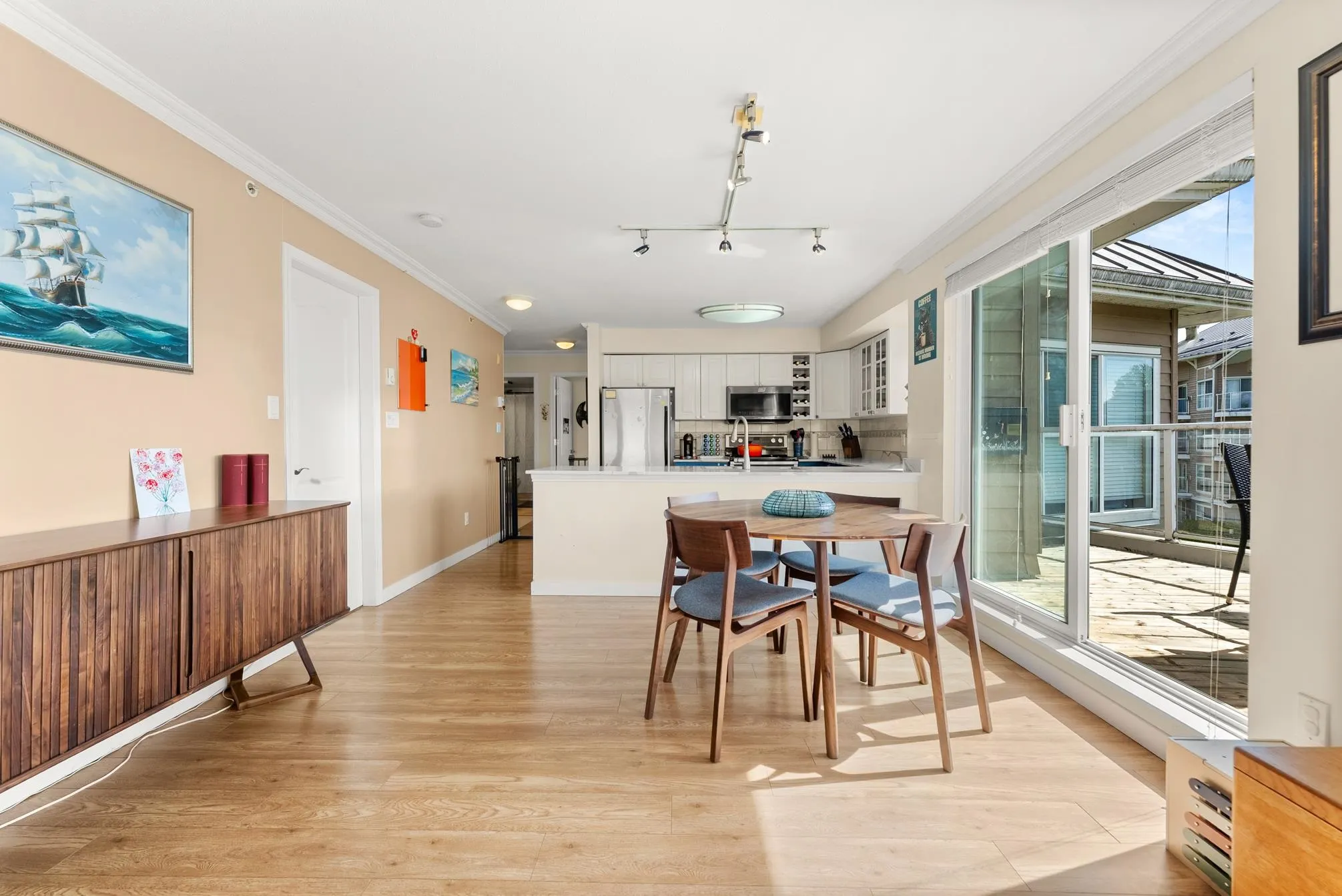 316 5880 Dover Crescent