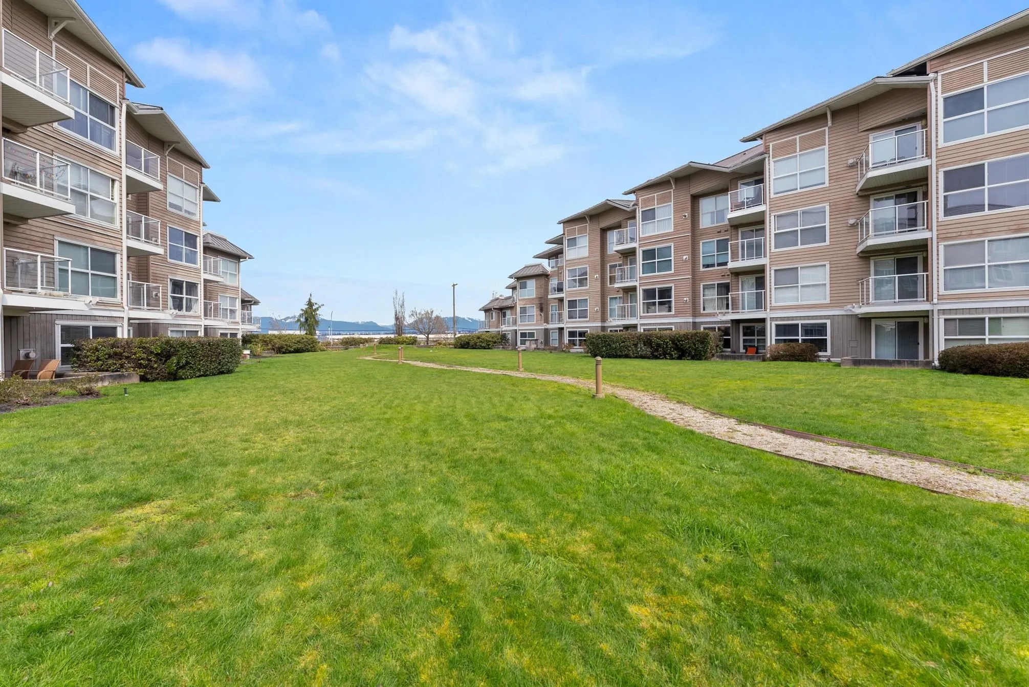 316 5880 Dover Crescent