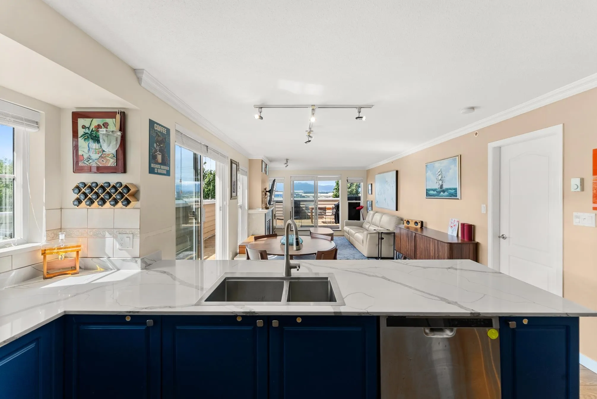 316 5880 Dover Crescent