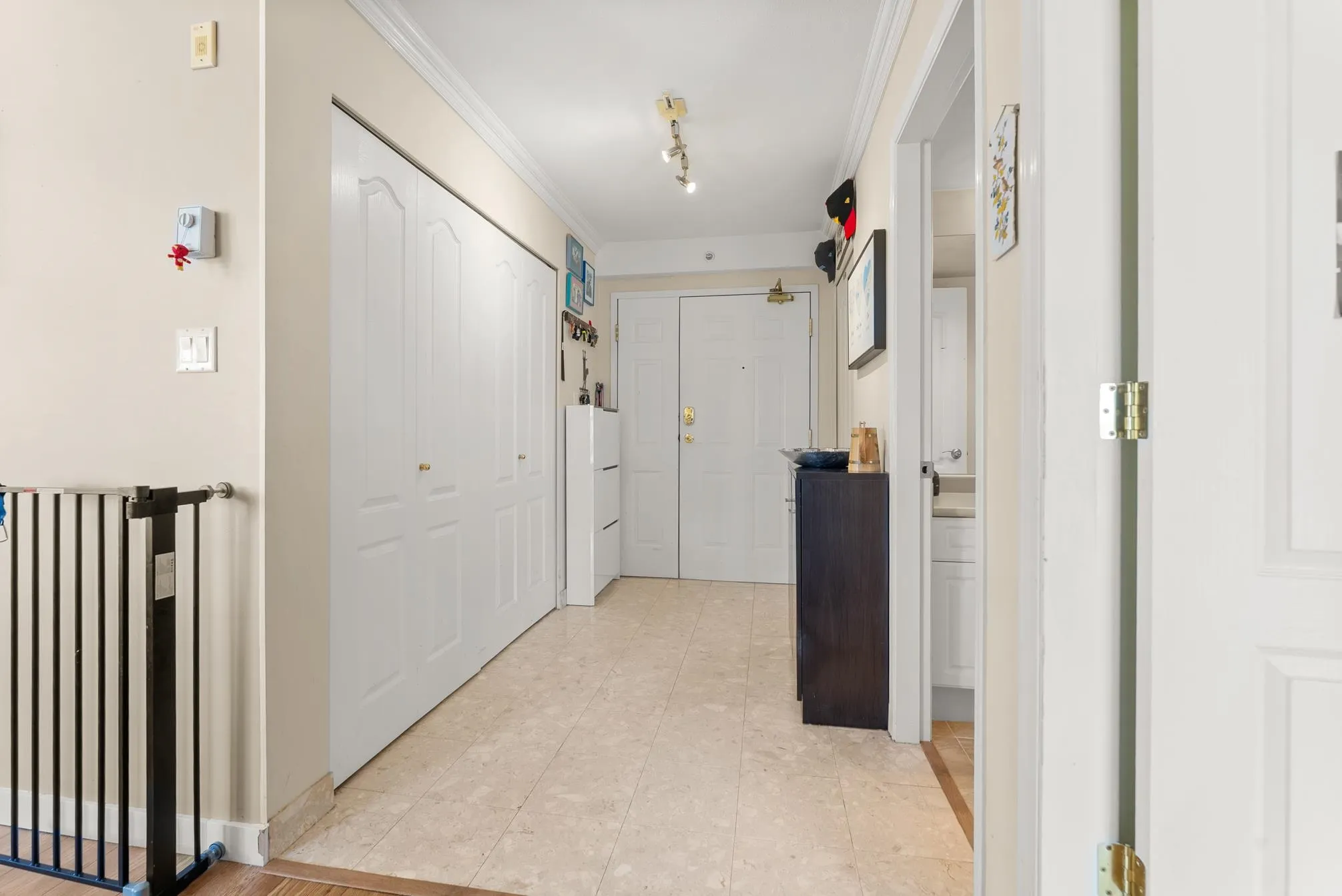 316 5880 Dover Crescent