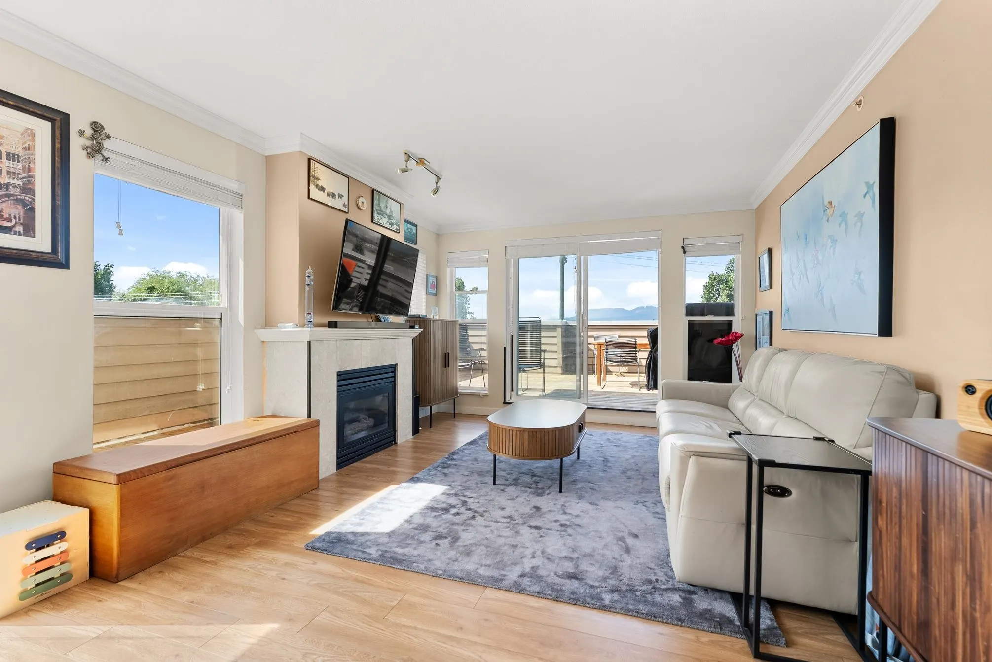 316 5880 Dover Crescent