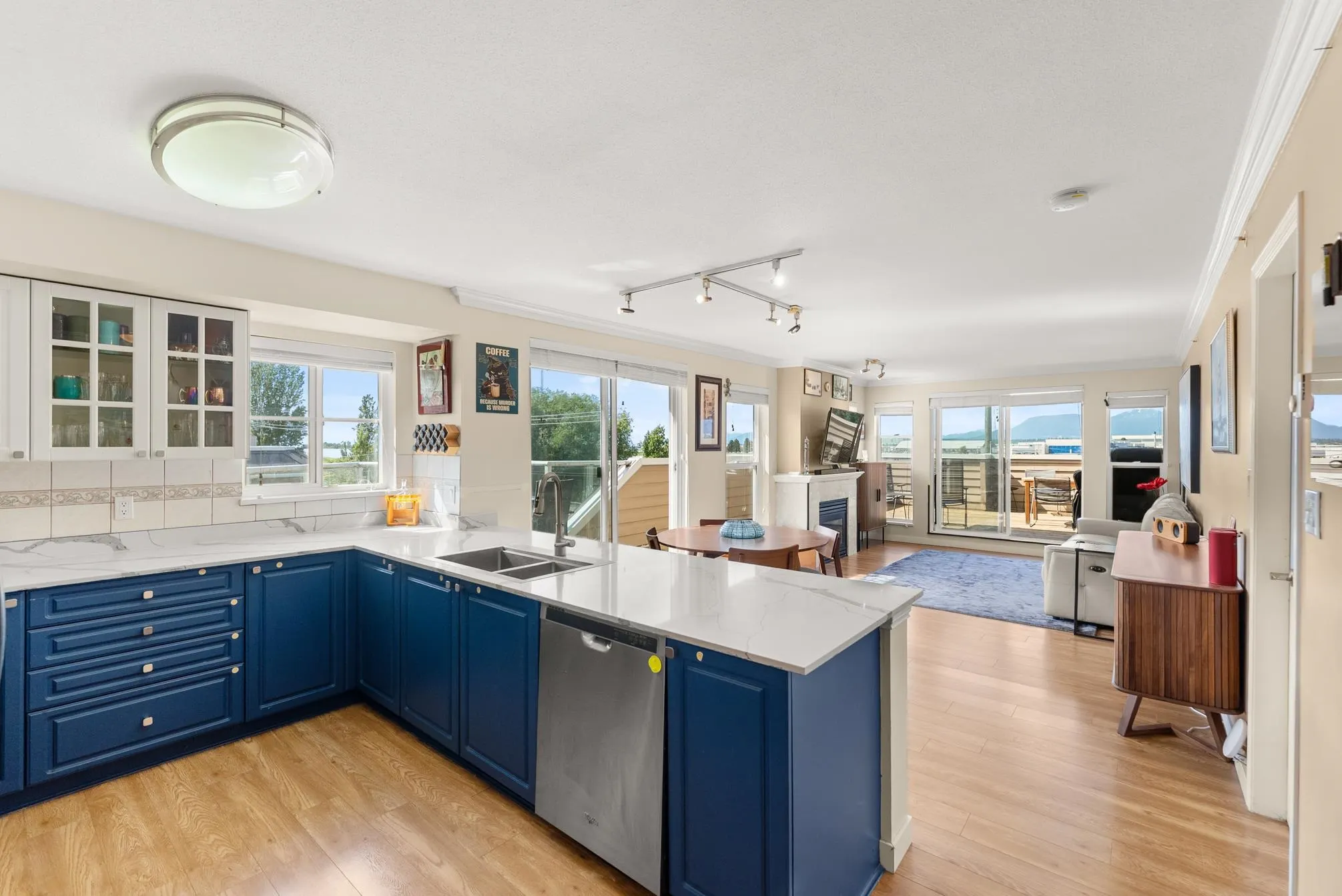 316 5880 Dover Crescent