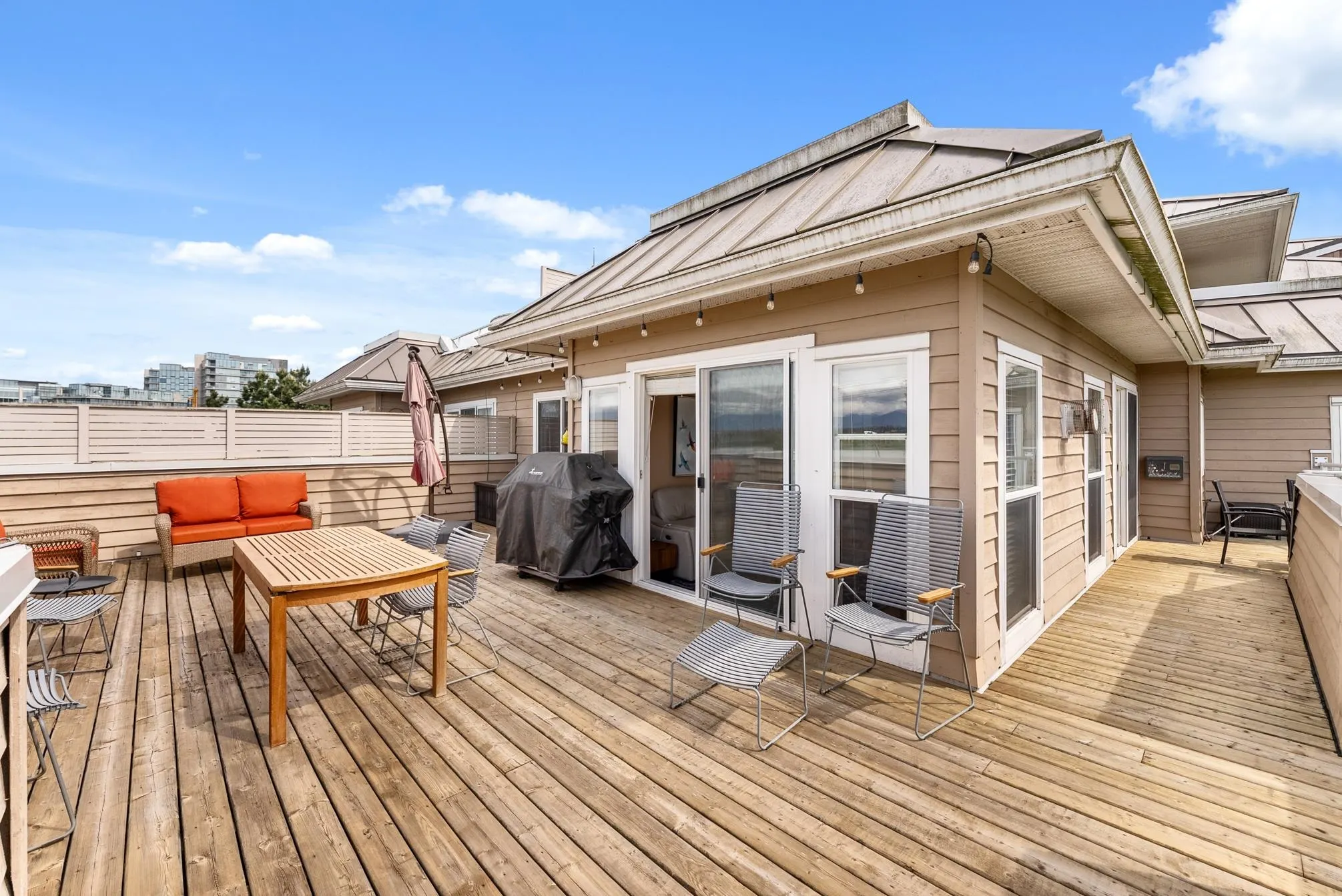 316 5880 Dover Crescent