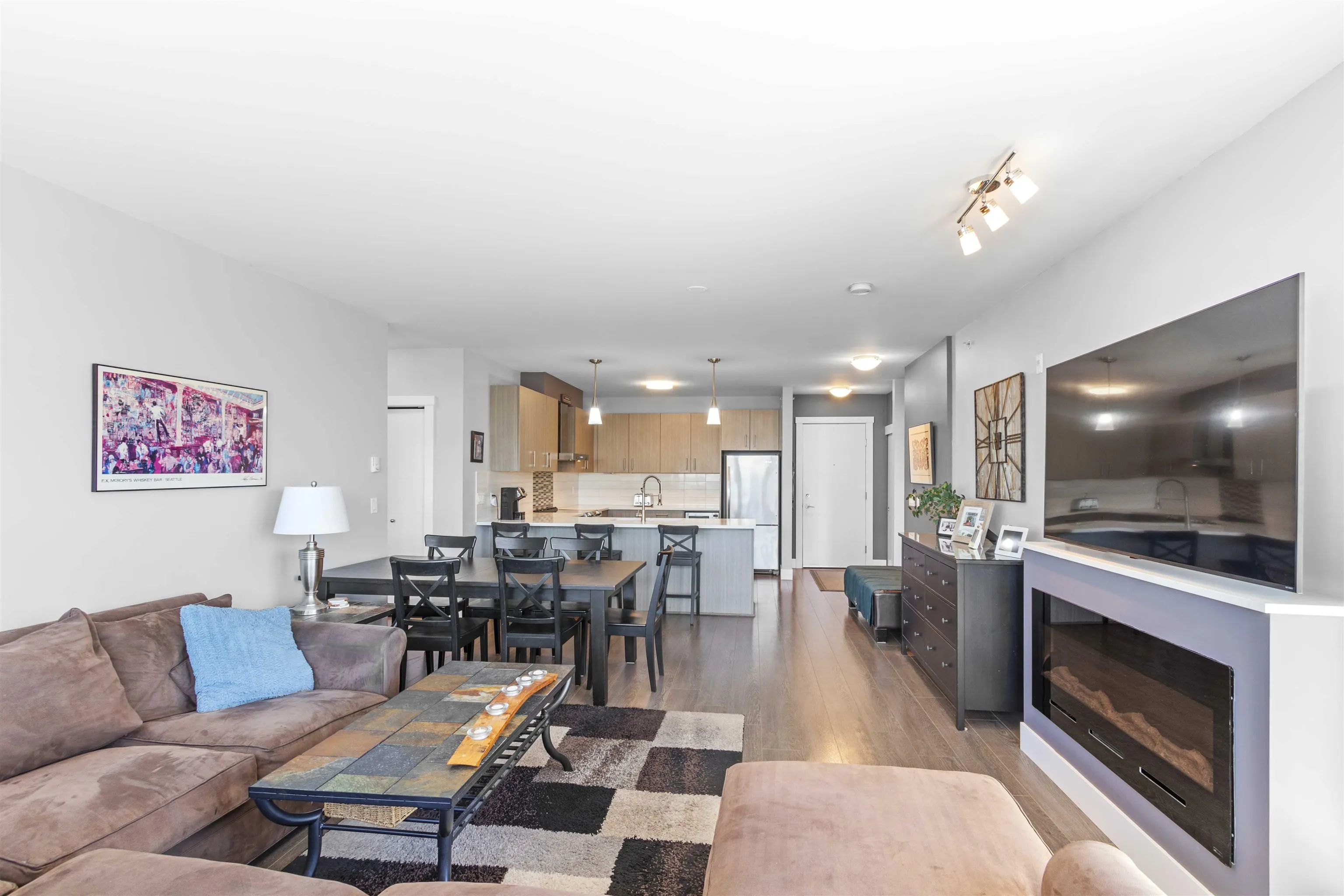 404 2460 Kelly Avenue