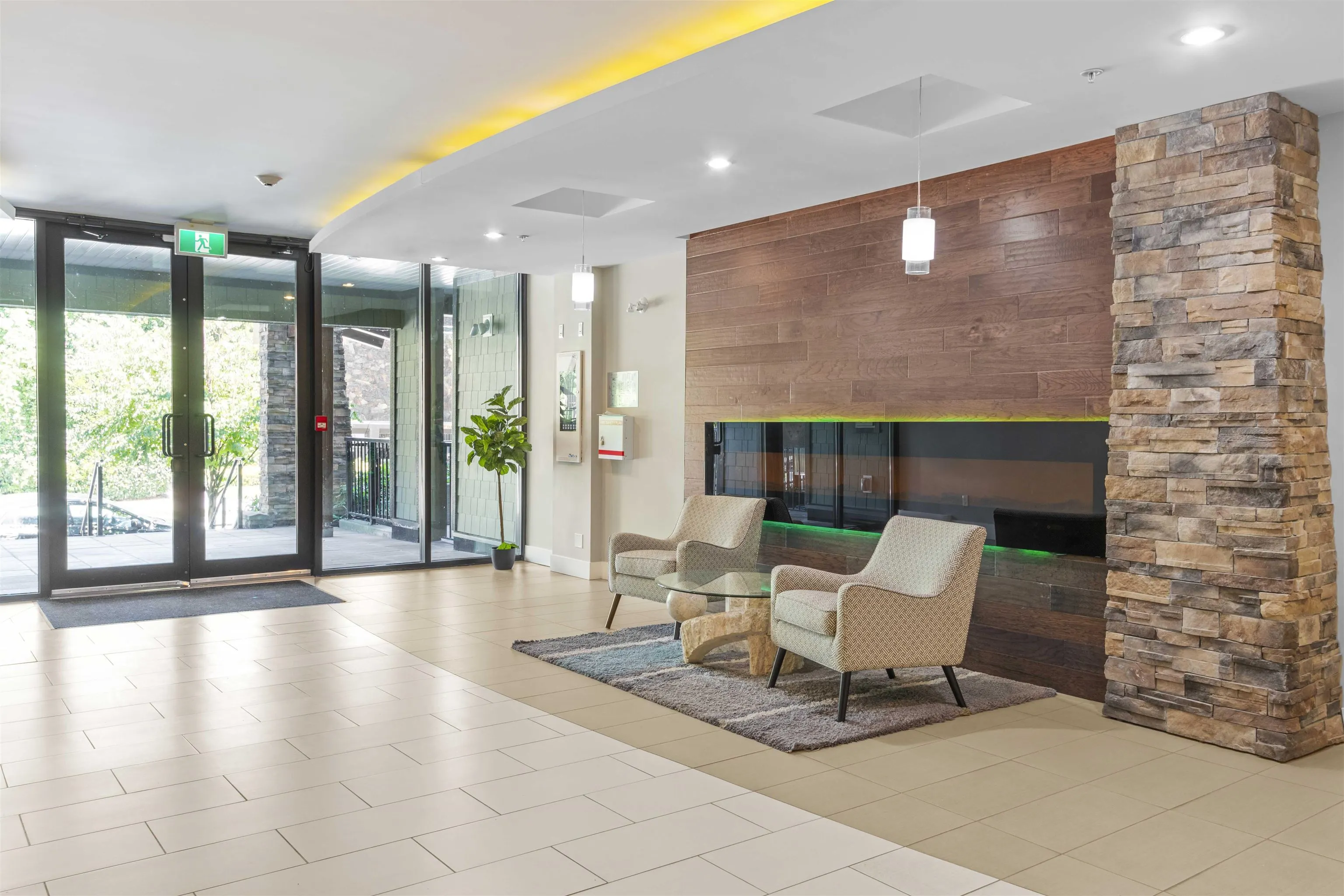 404 2460 Kelly Avenue