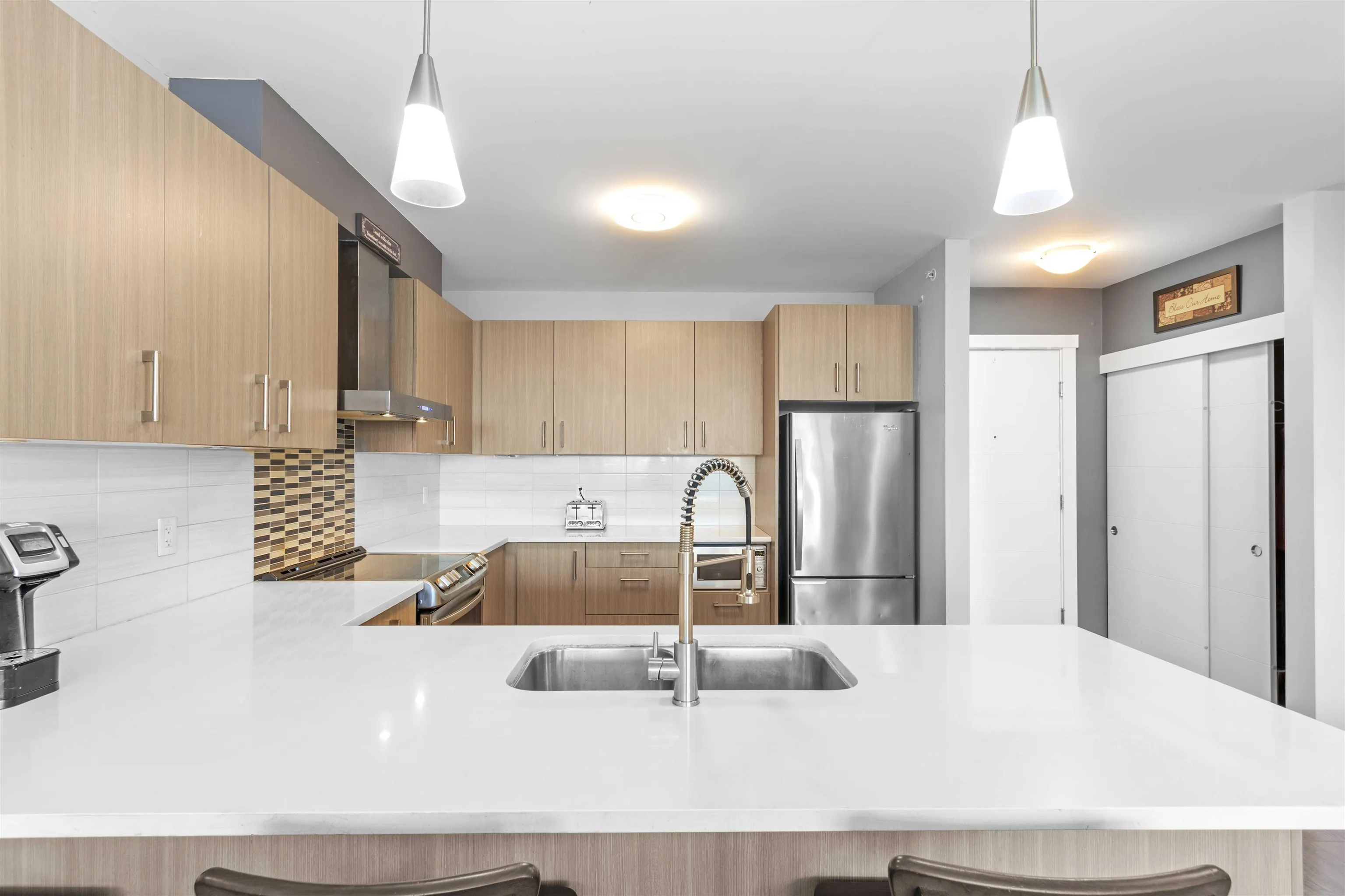 404 2460 Kelly Avenue