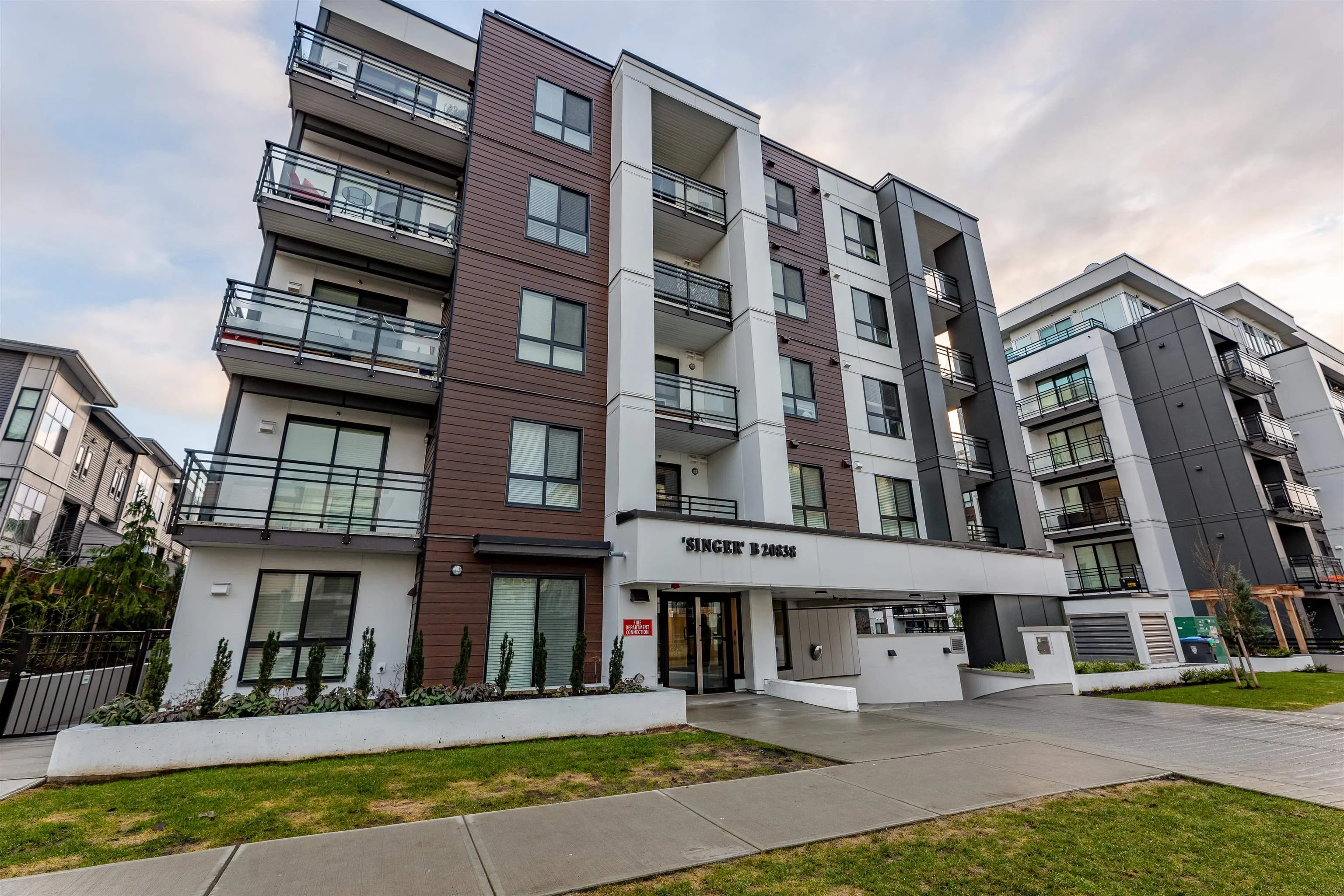 B5XX 20838 78 B Avenue
