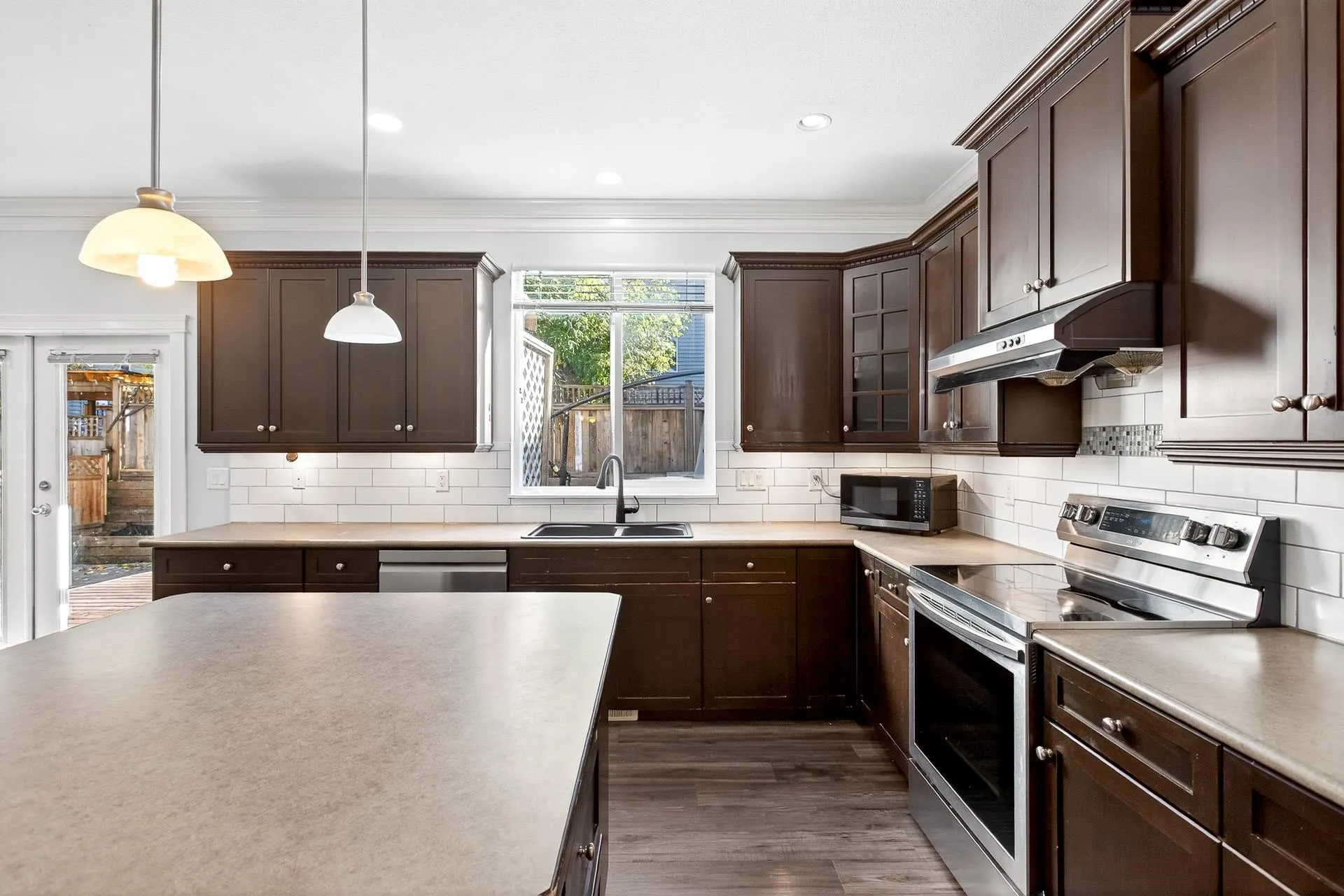 1118 11497 236 Street
