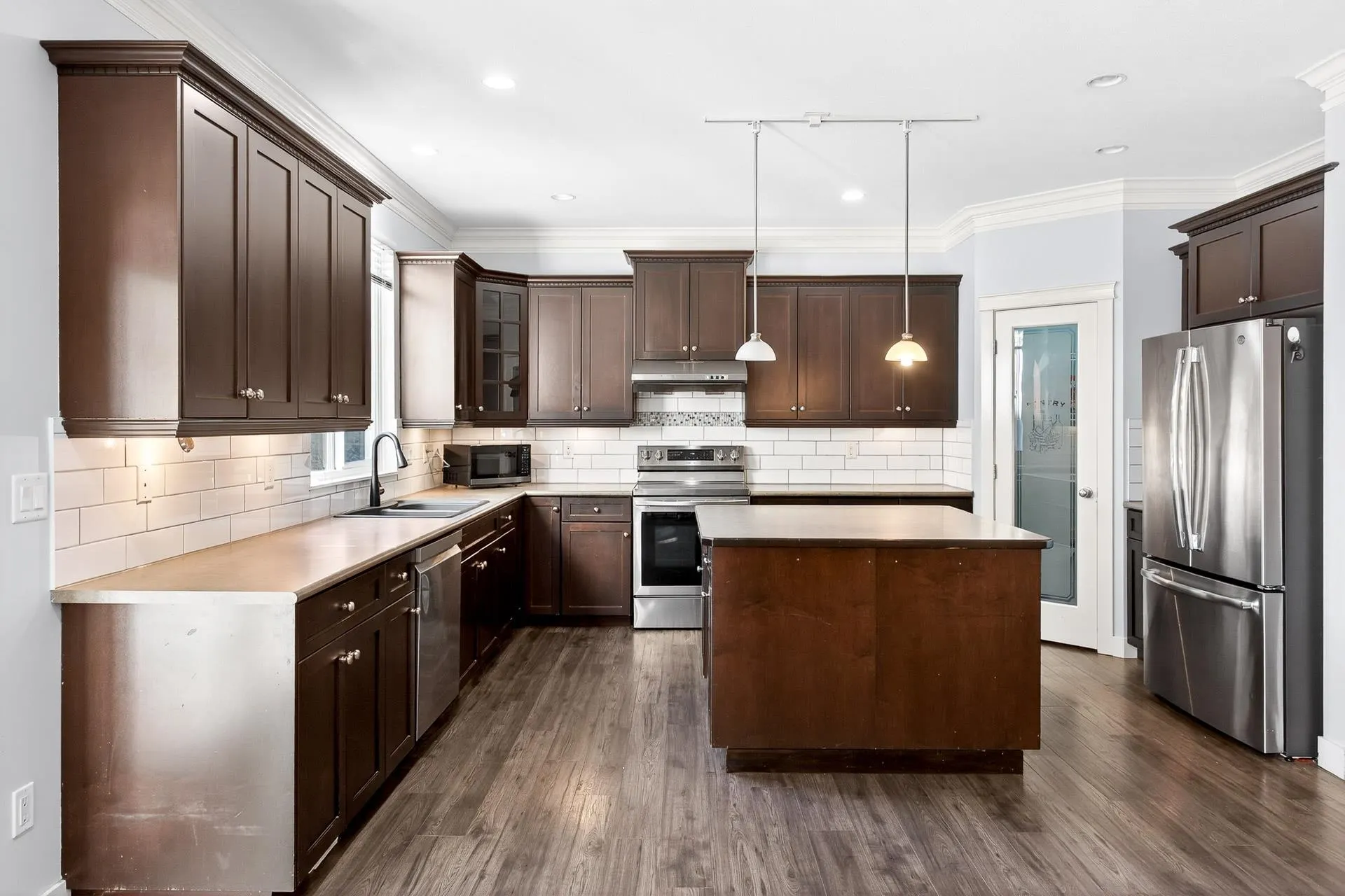 1118 11497 236 Street