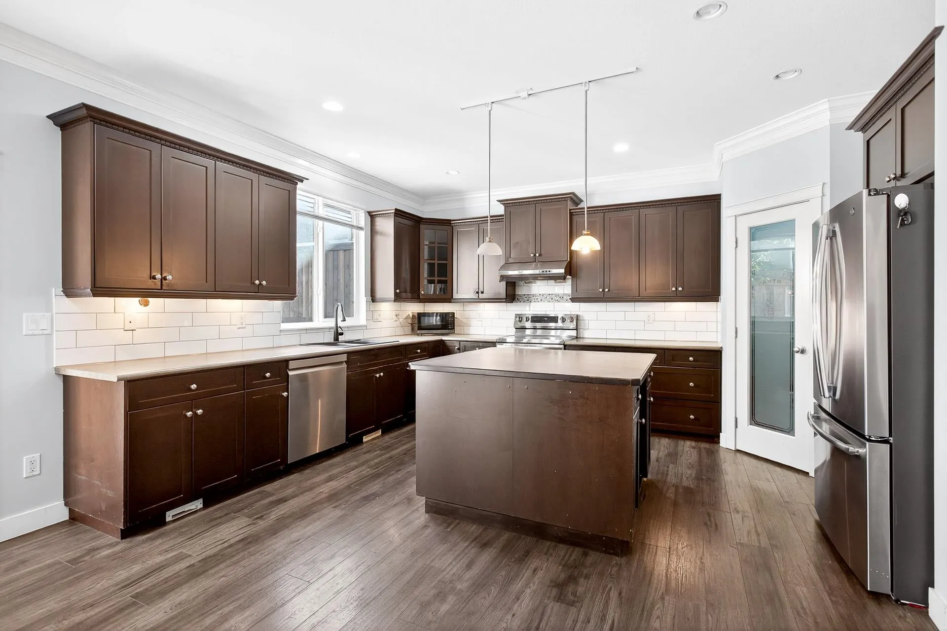 1118 11497 236 Street