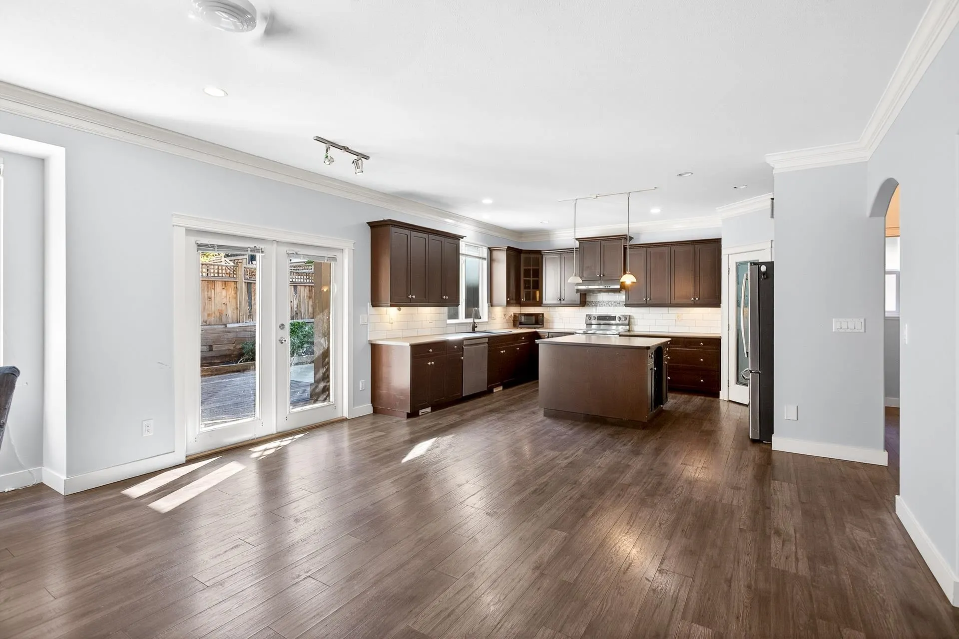 1118 11497 236 Street