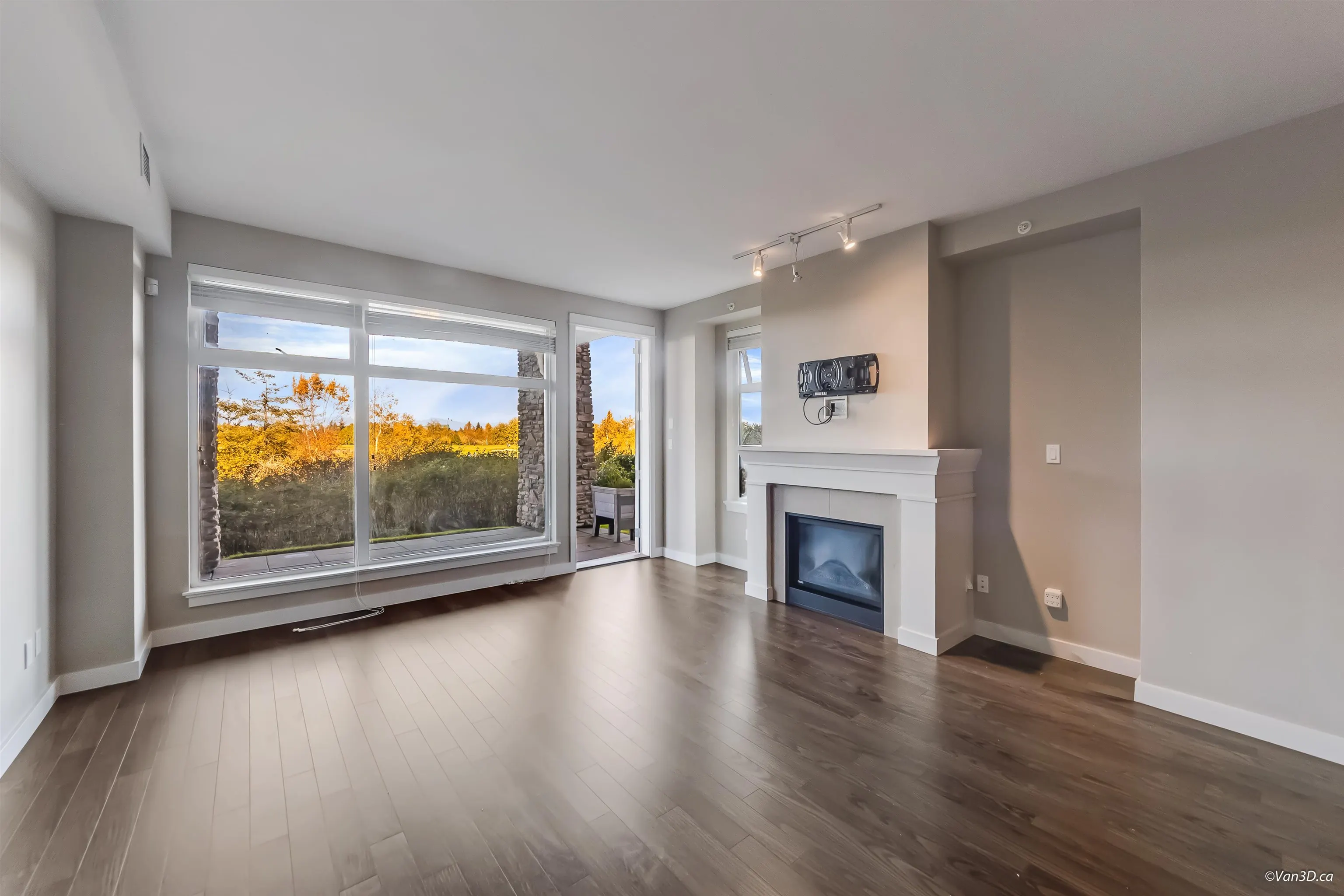 112 5055 Springs Boulevard