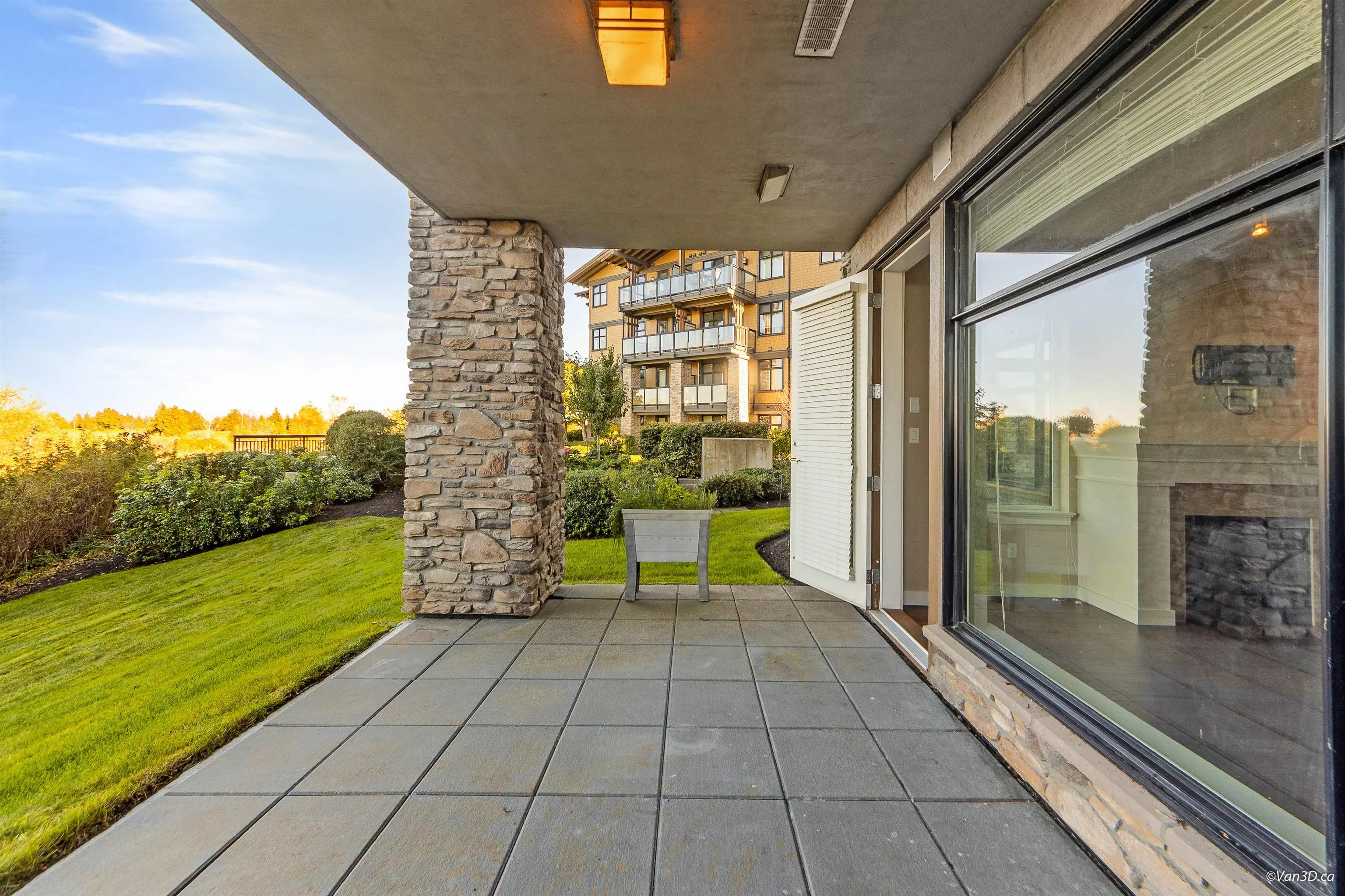 112 5055 Springs Boulevard