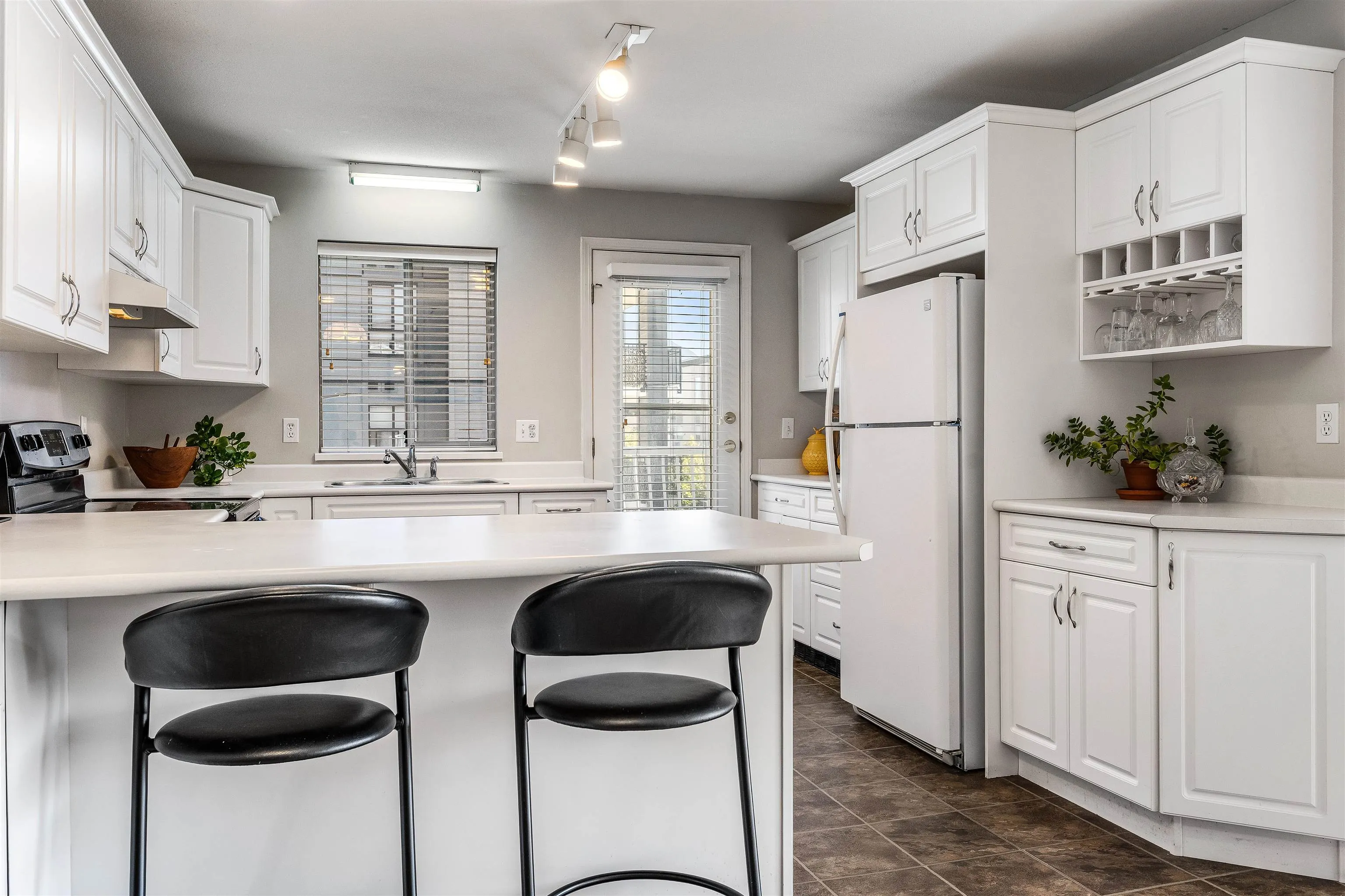 210 45660 Knight Road