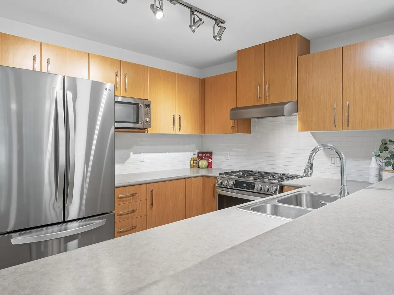 210 500 Klahanie Drive