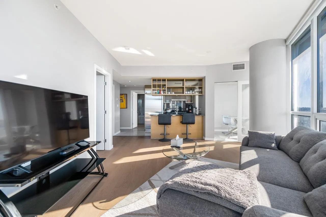 3107 833 Seymour Street