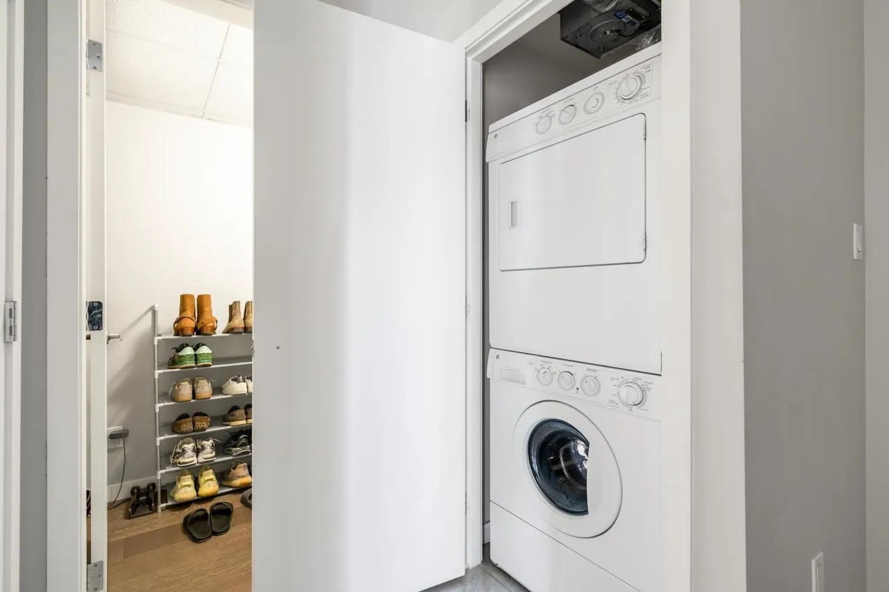 3107 833 Seymour Street