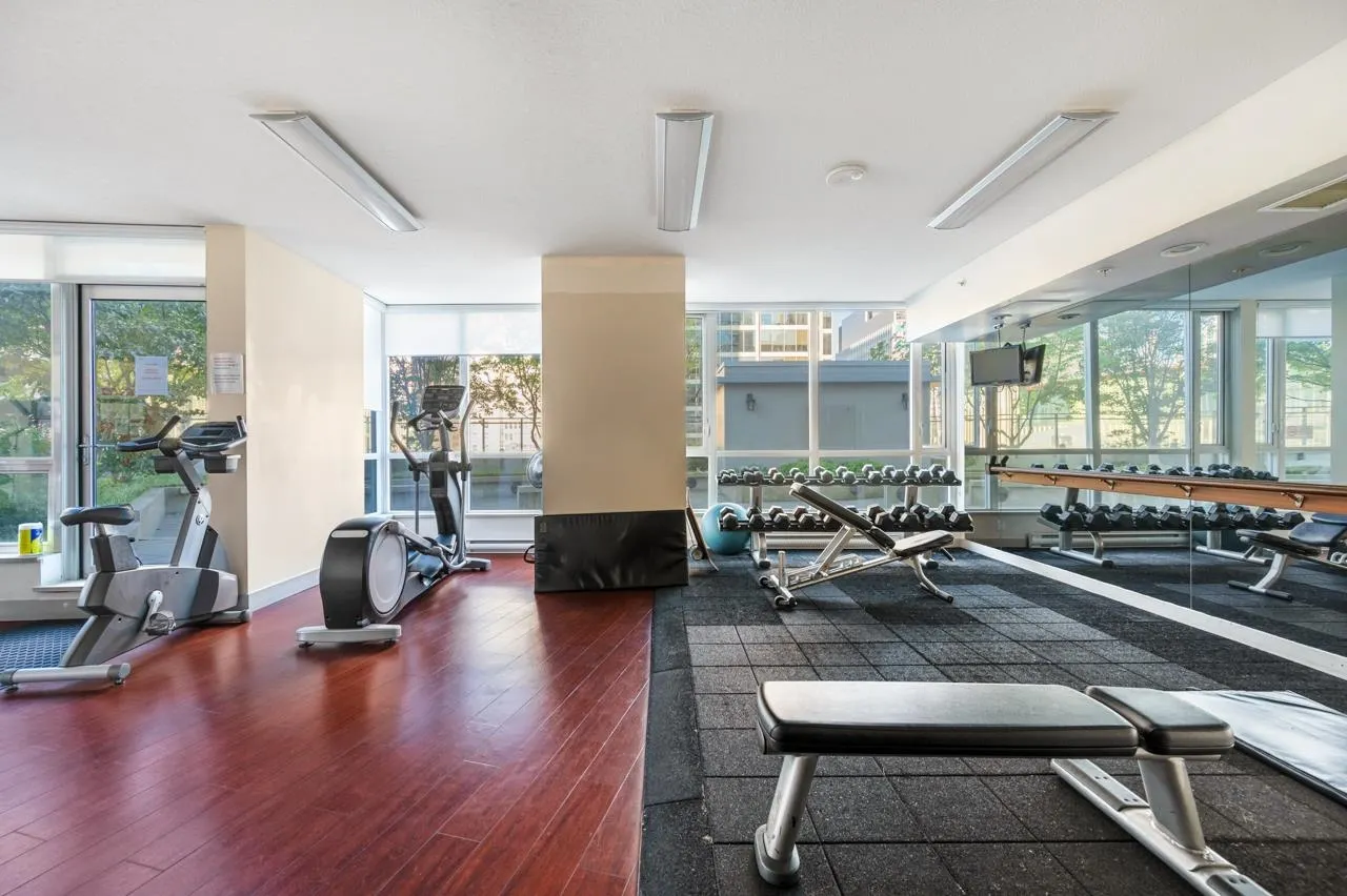 3107 833 Seymour Street