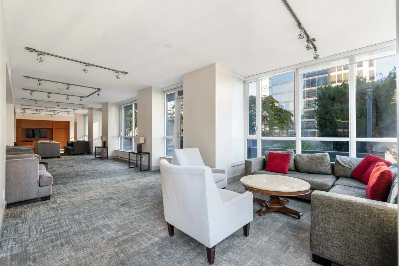 3107 833 Seymour Street