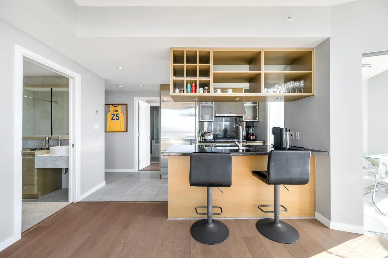 3107 833 Seymour Street