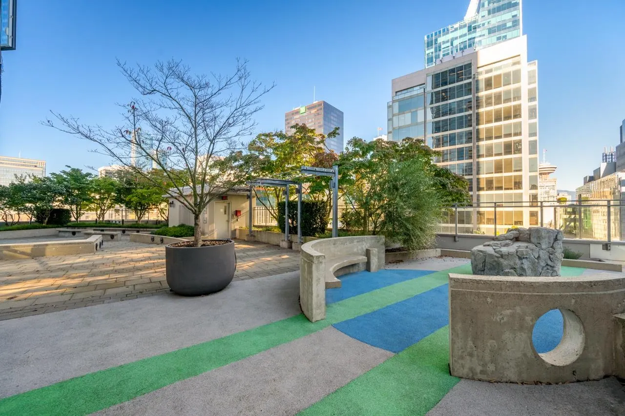 3107 833 Seymour Street