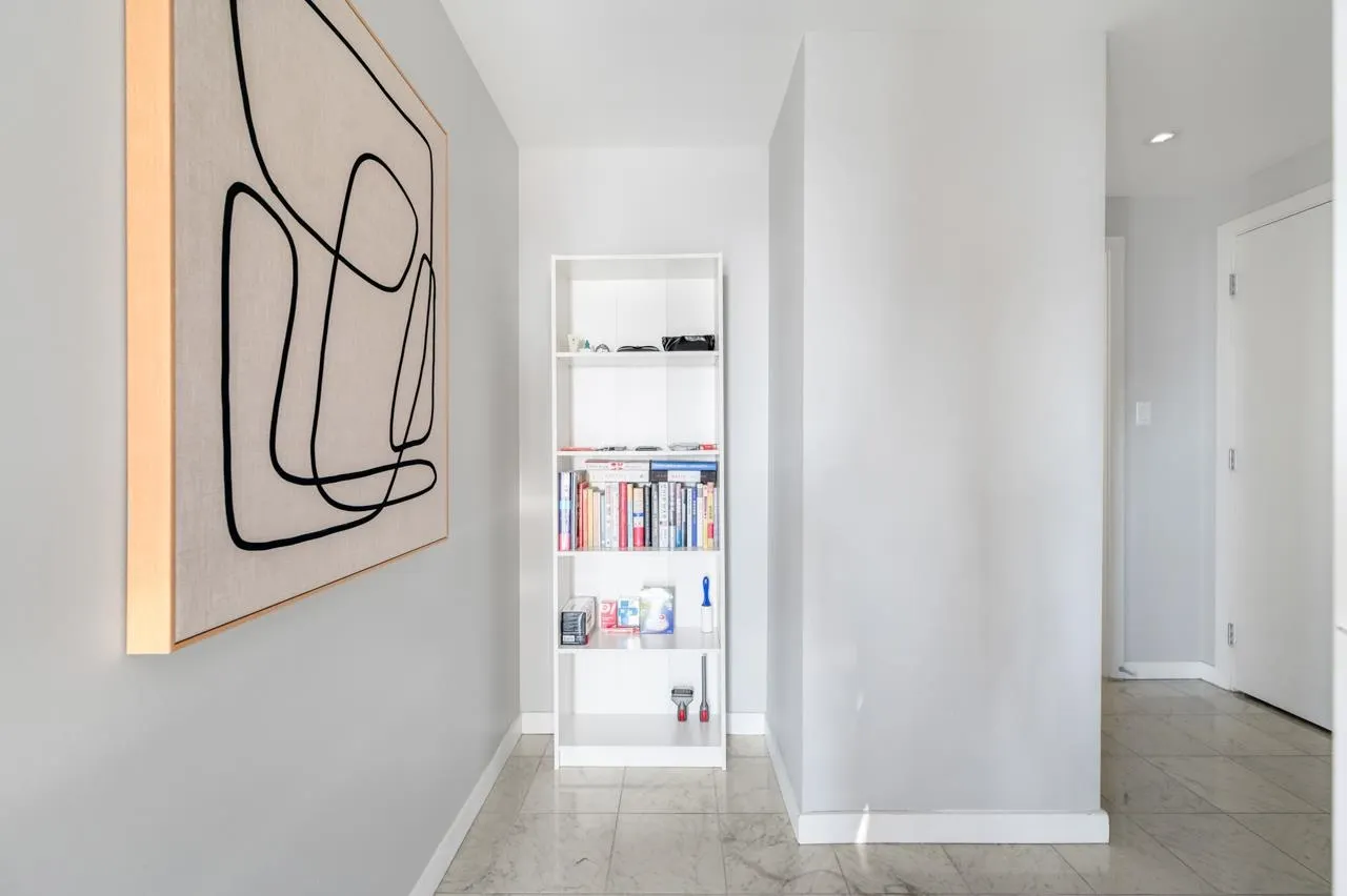 3107 833 Seymour Street