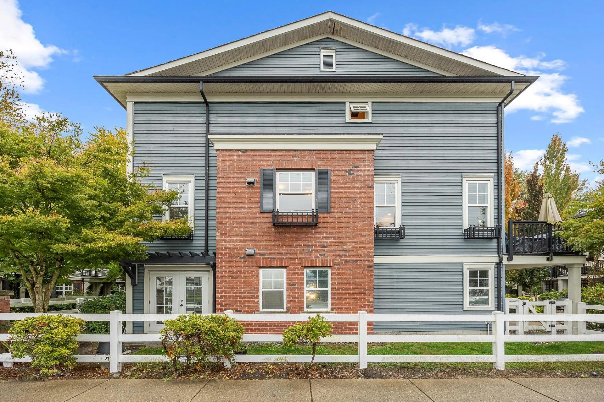 5 2495 Davies Avenue