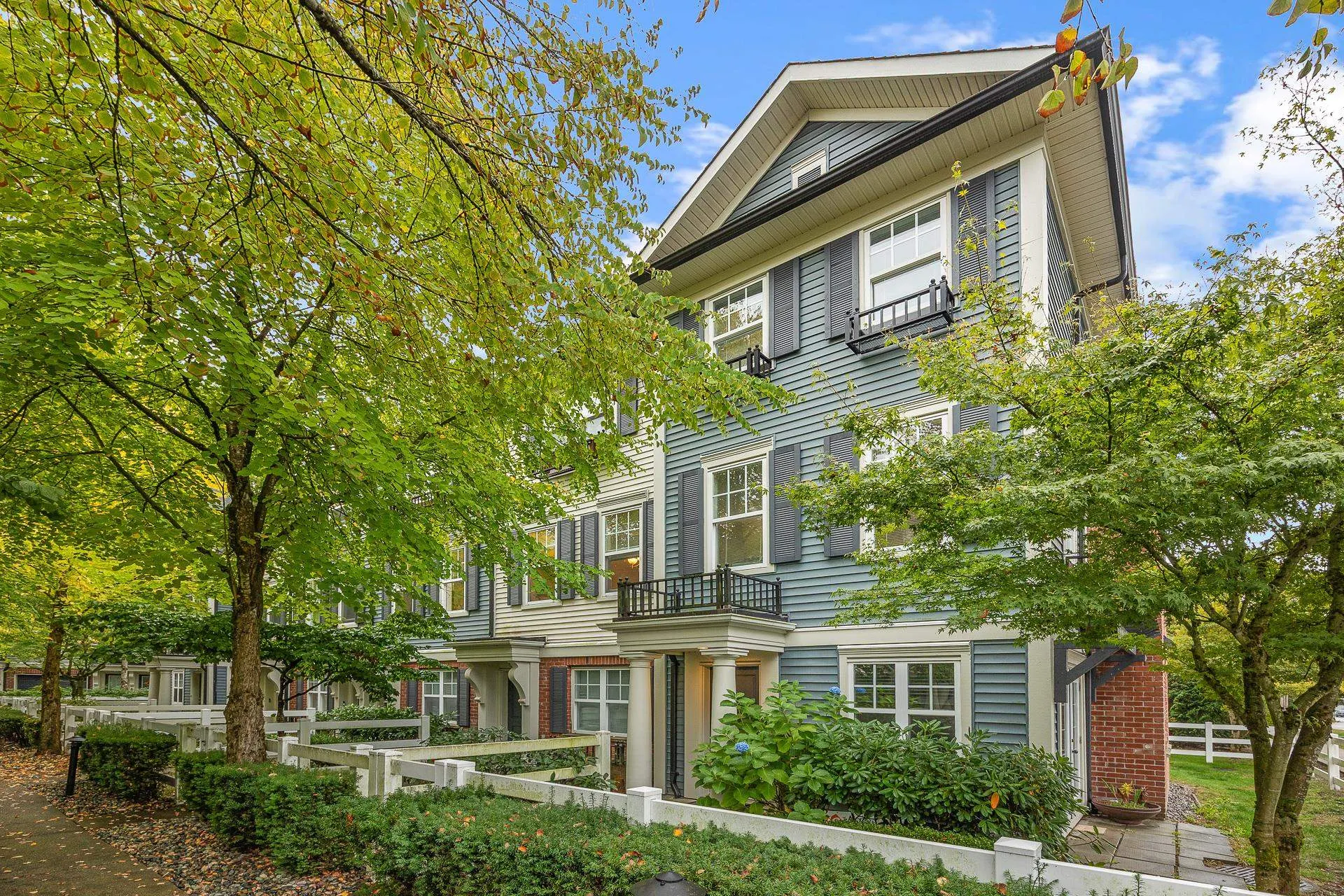 5 2495 Davies Avenue