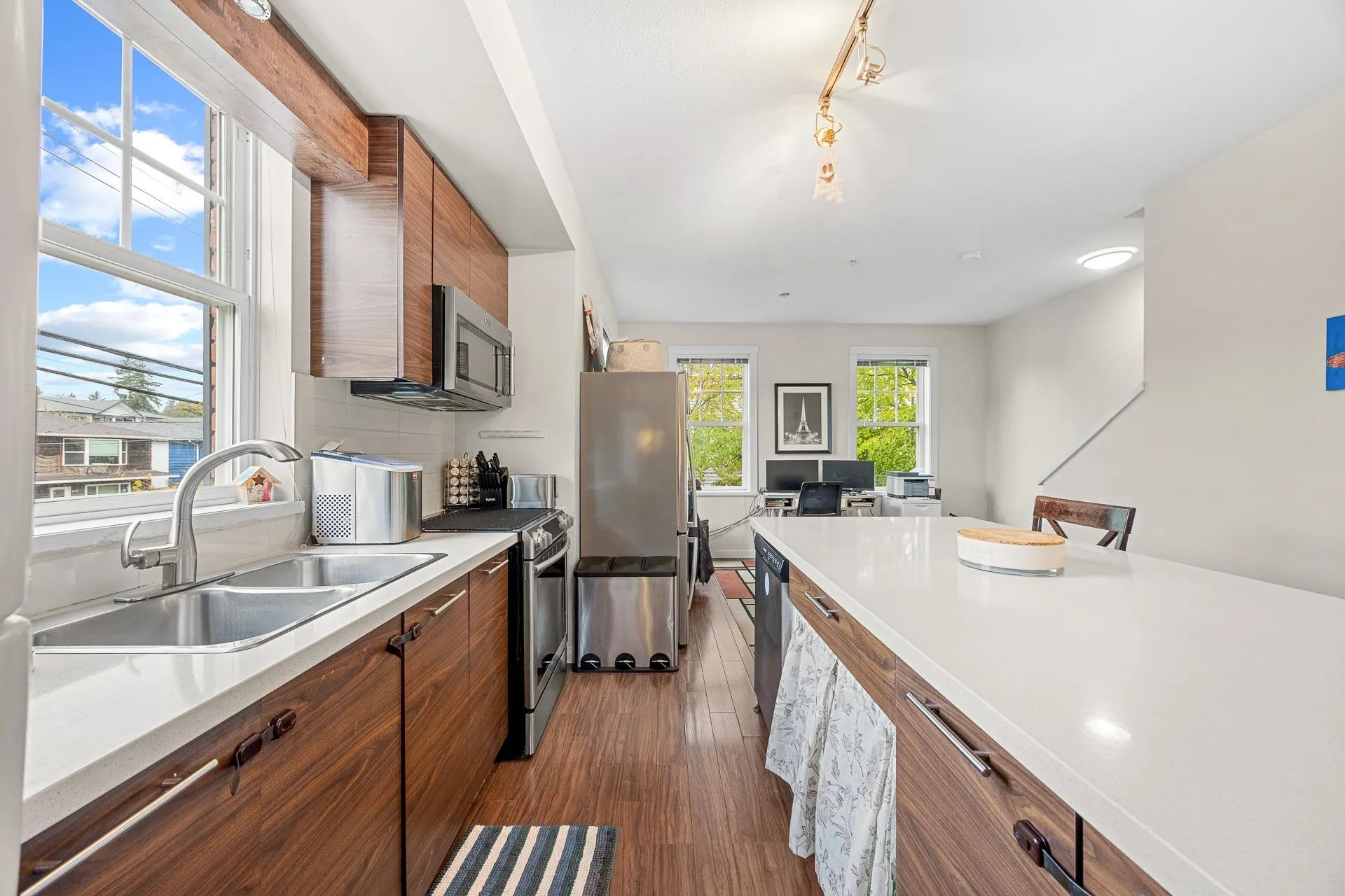 5 2495 Davies Avenue