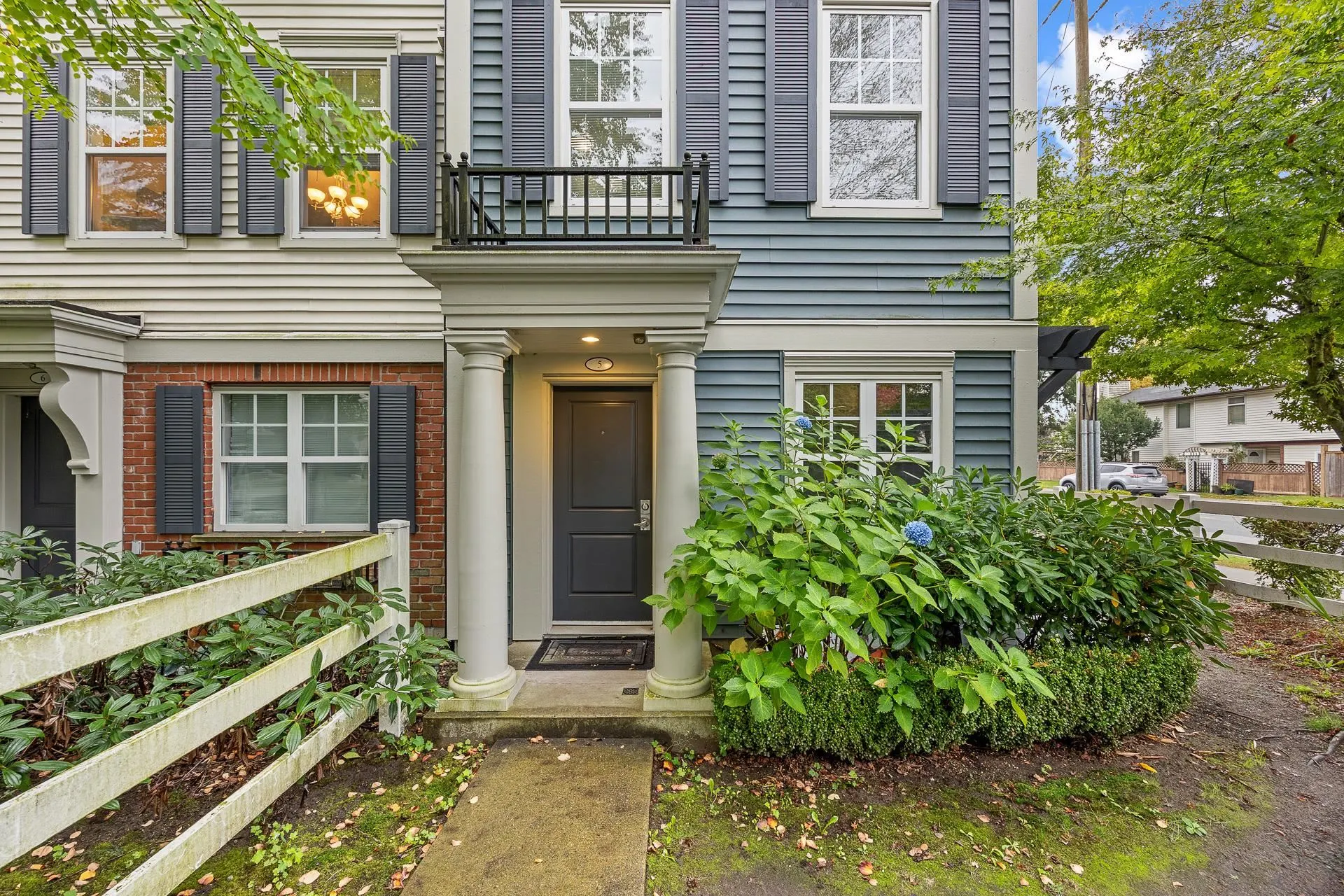 5 2495 Davies Avenue