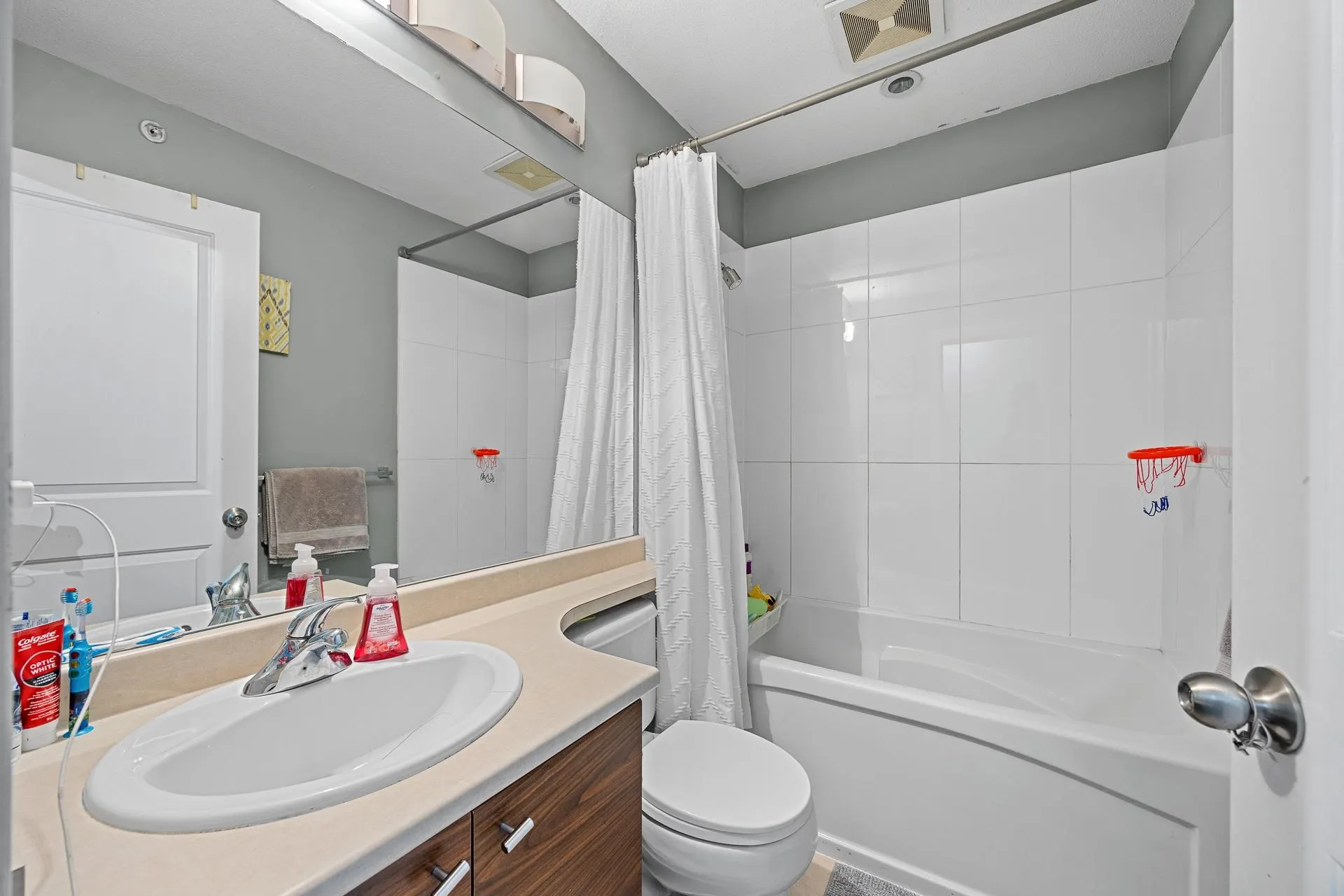 5 2495 Davies Avenue