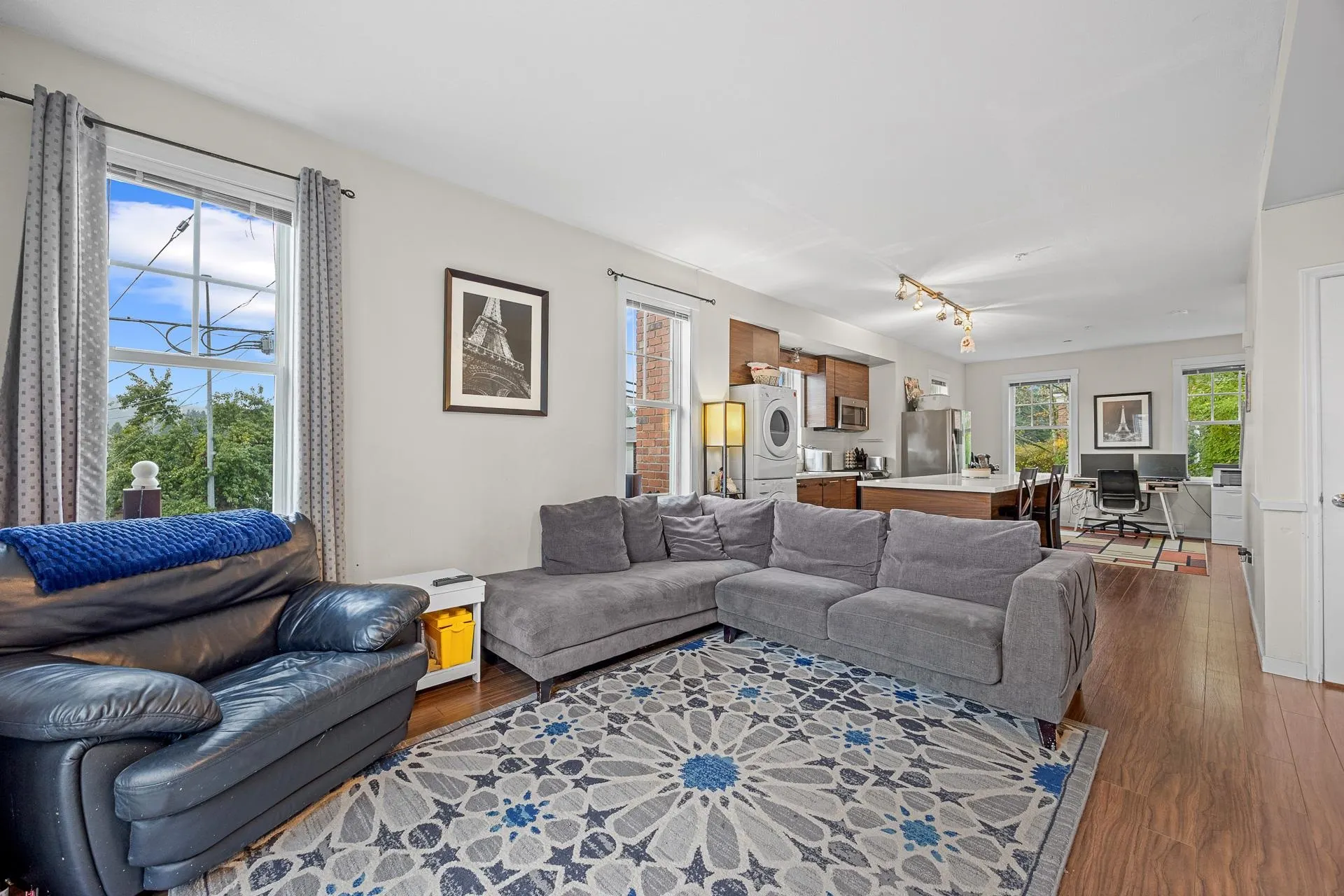 5 2495 Davies Avenue