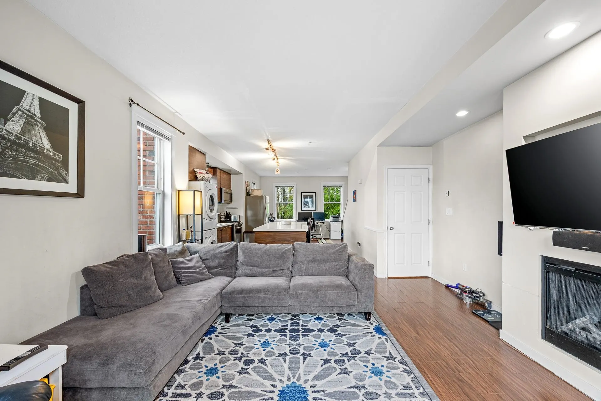 5 2495 Davies Avenue