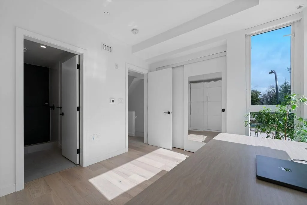 201 650 E 2nd Street