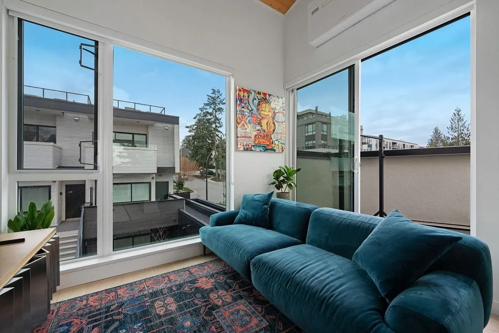 201 650 E 2nd Street