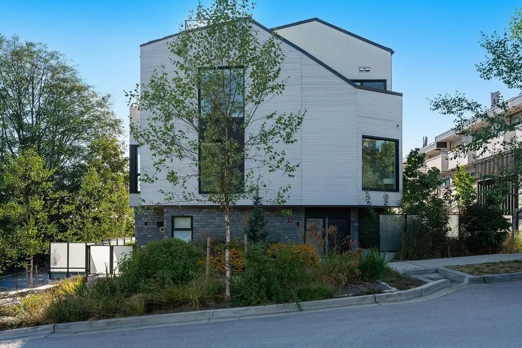201 650 E 2nd Street