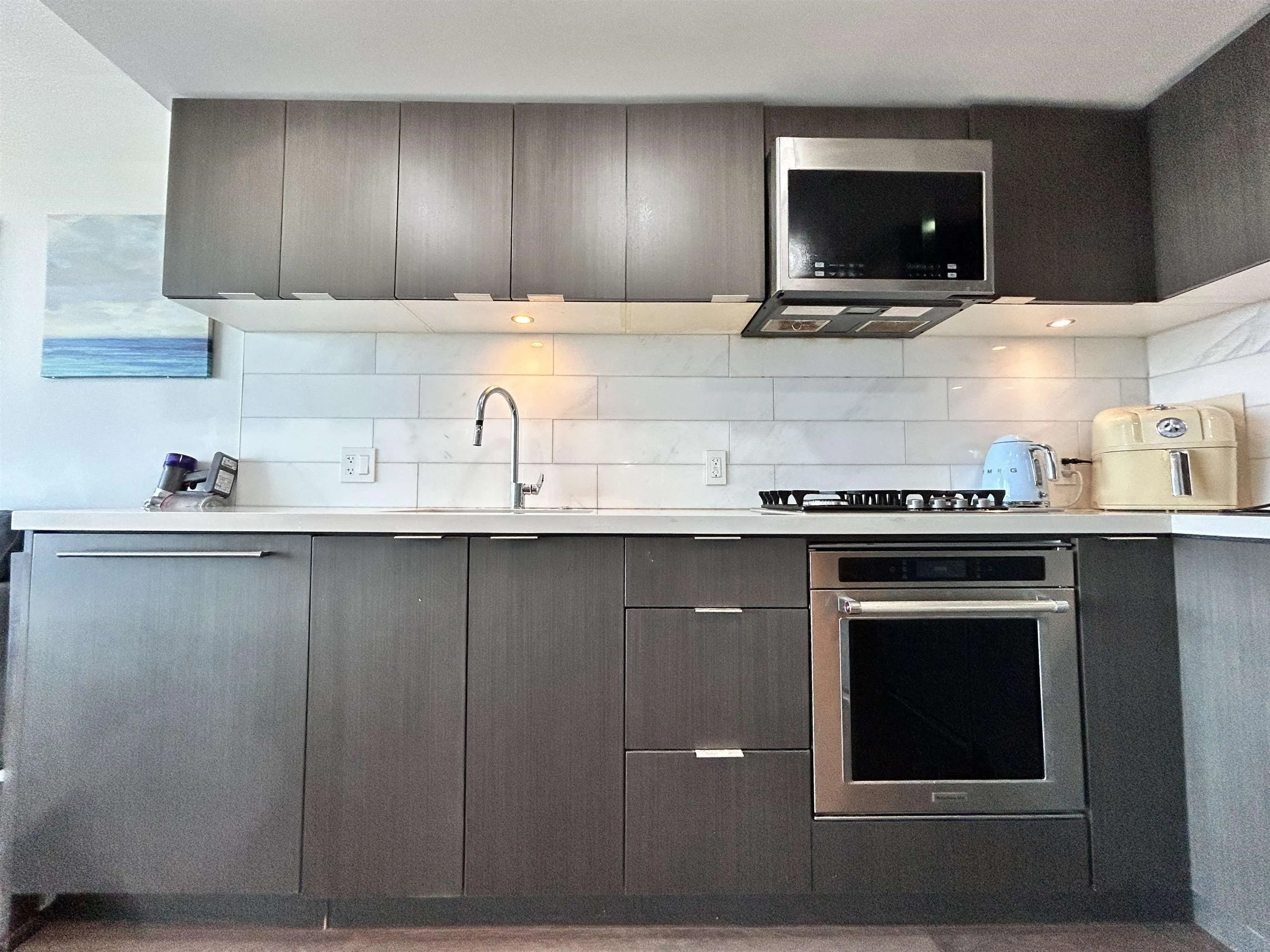 2606 8189 Cambie Street