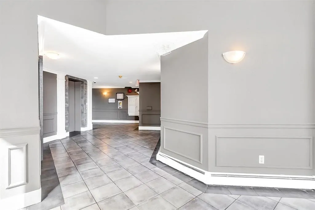 216 32725 George Ferguson Way