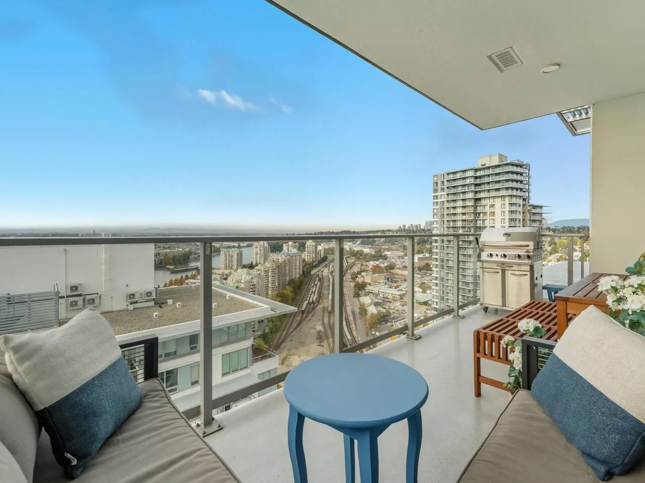 3203 908 Quayside Drive