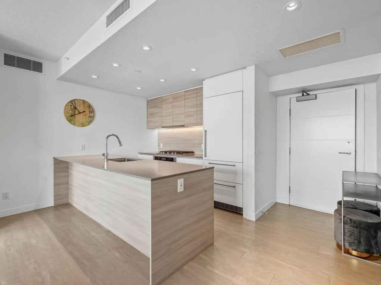 3203 908 Quayside Drive