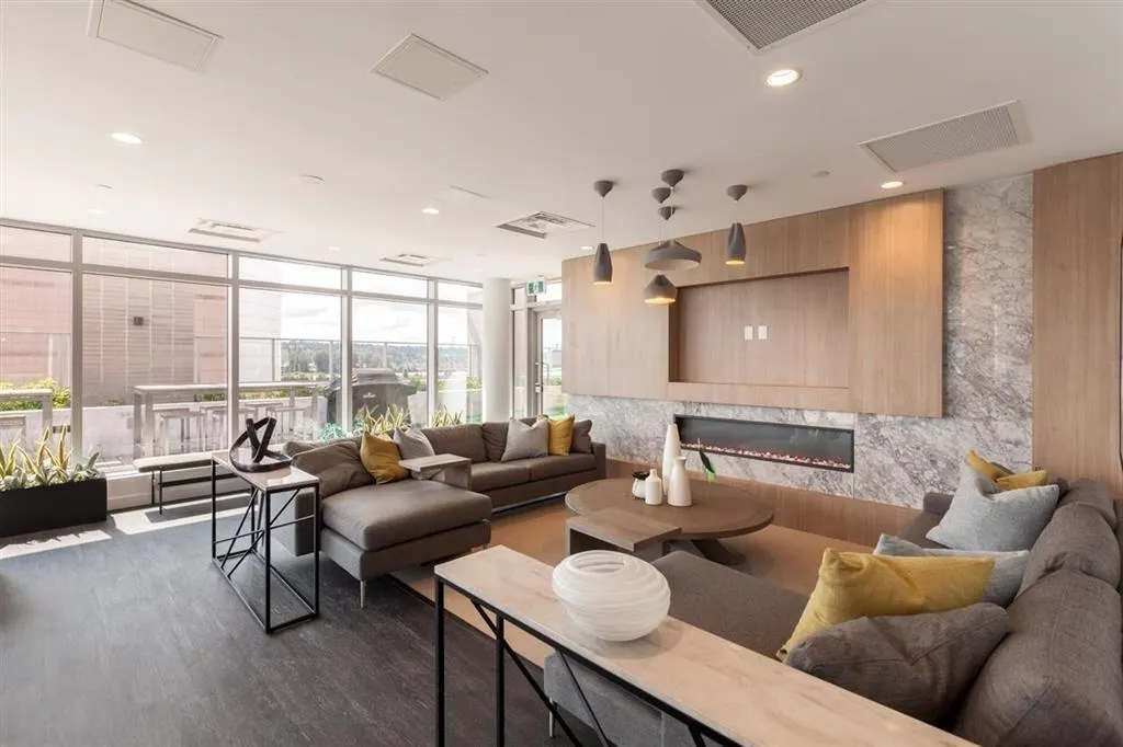 3203 908 Quayside Drive