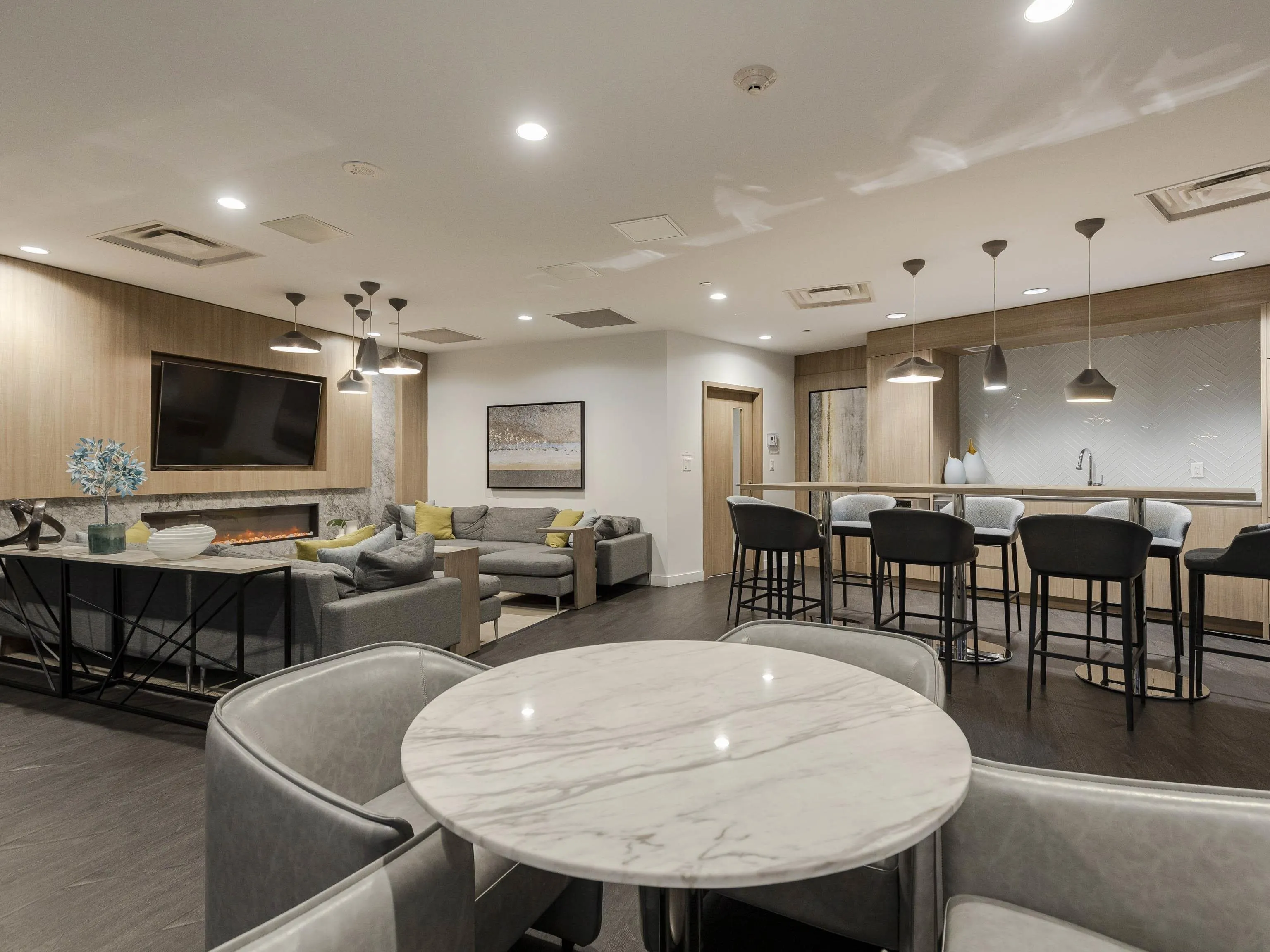 3203 908 Quayside Drive