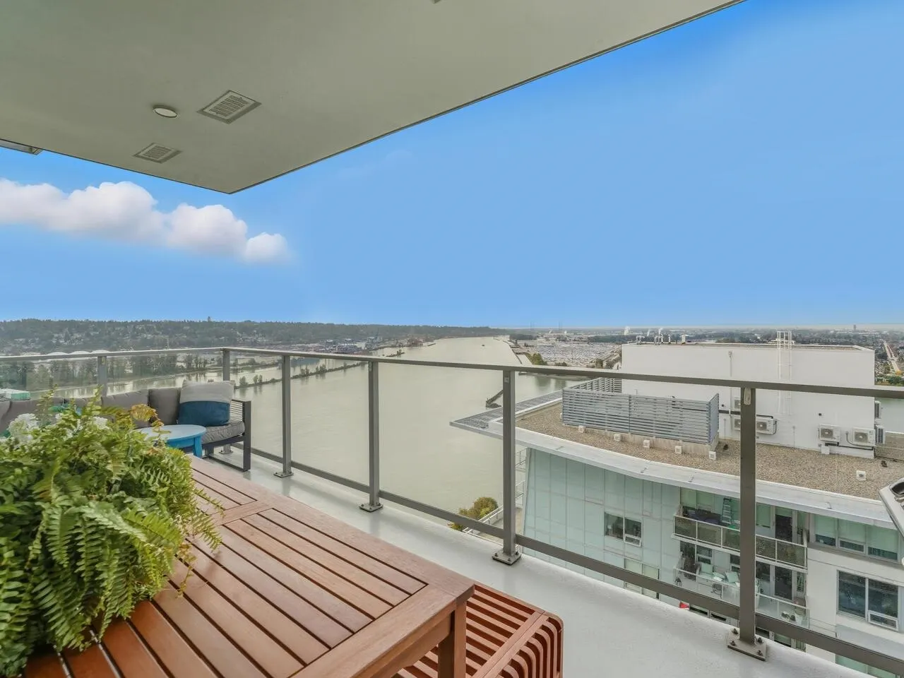 3203 908 Quayside Drive