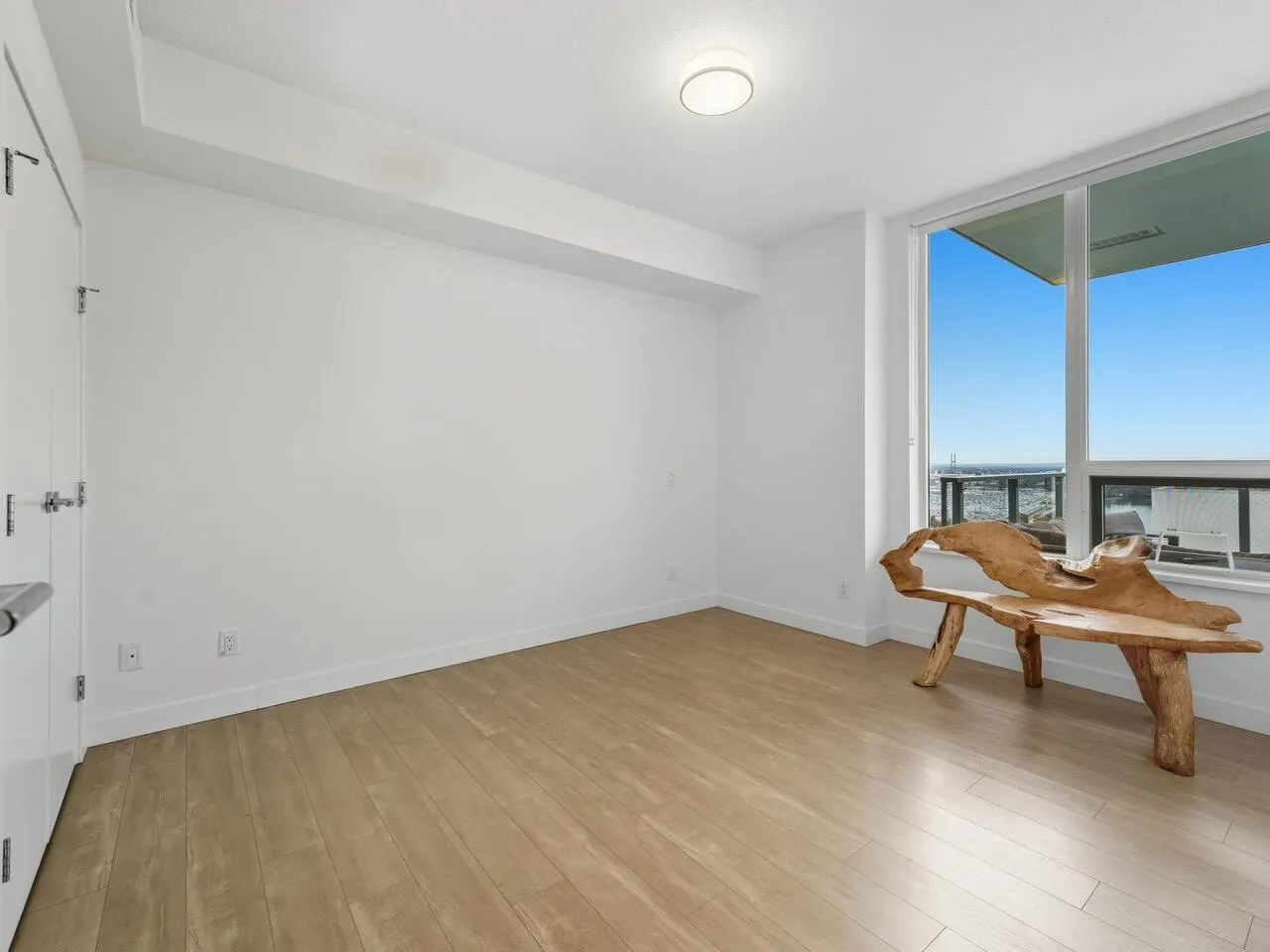 3203 908 Quayside Drive