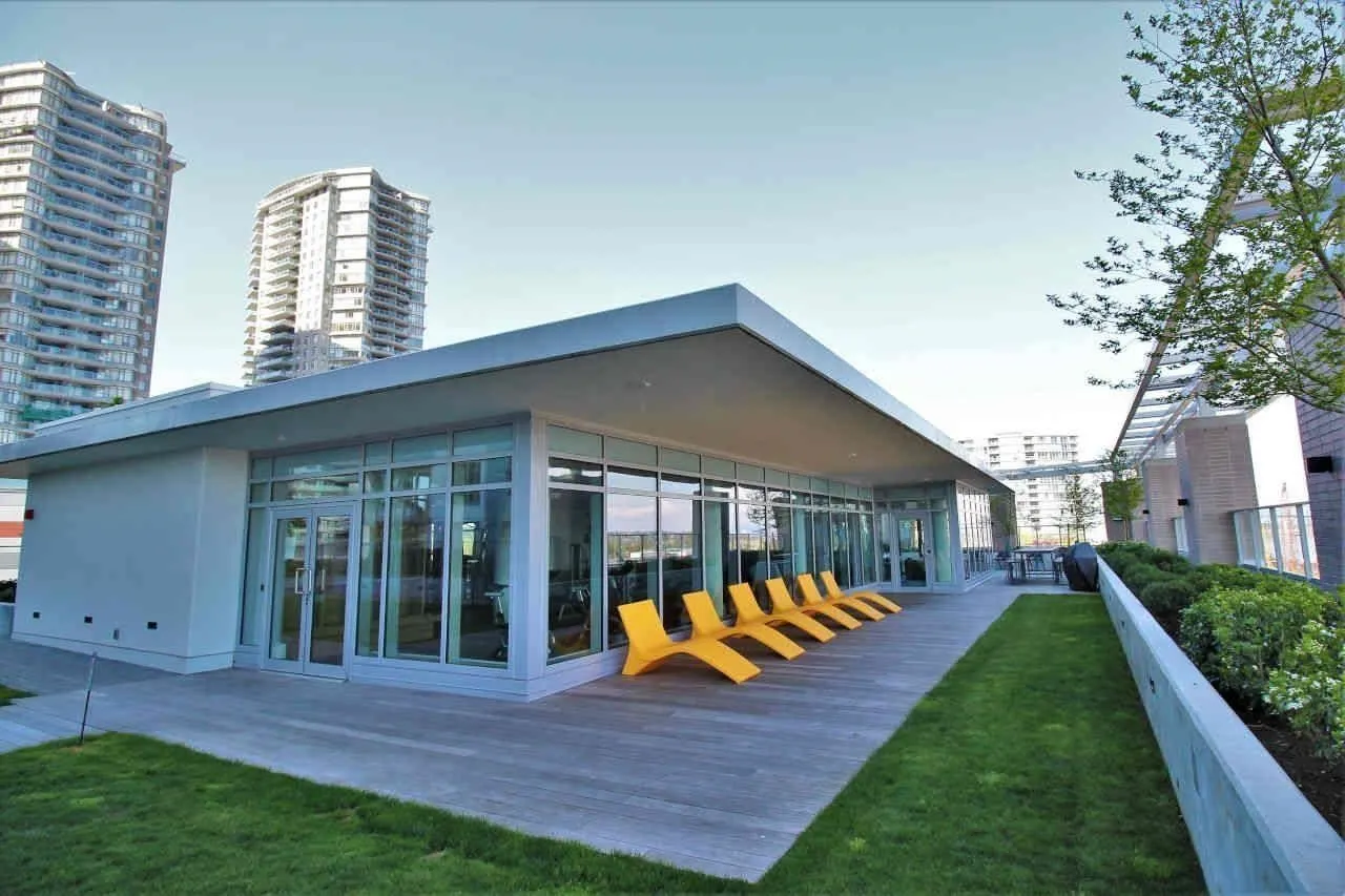 3203 908 Quayside Drive