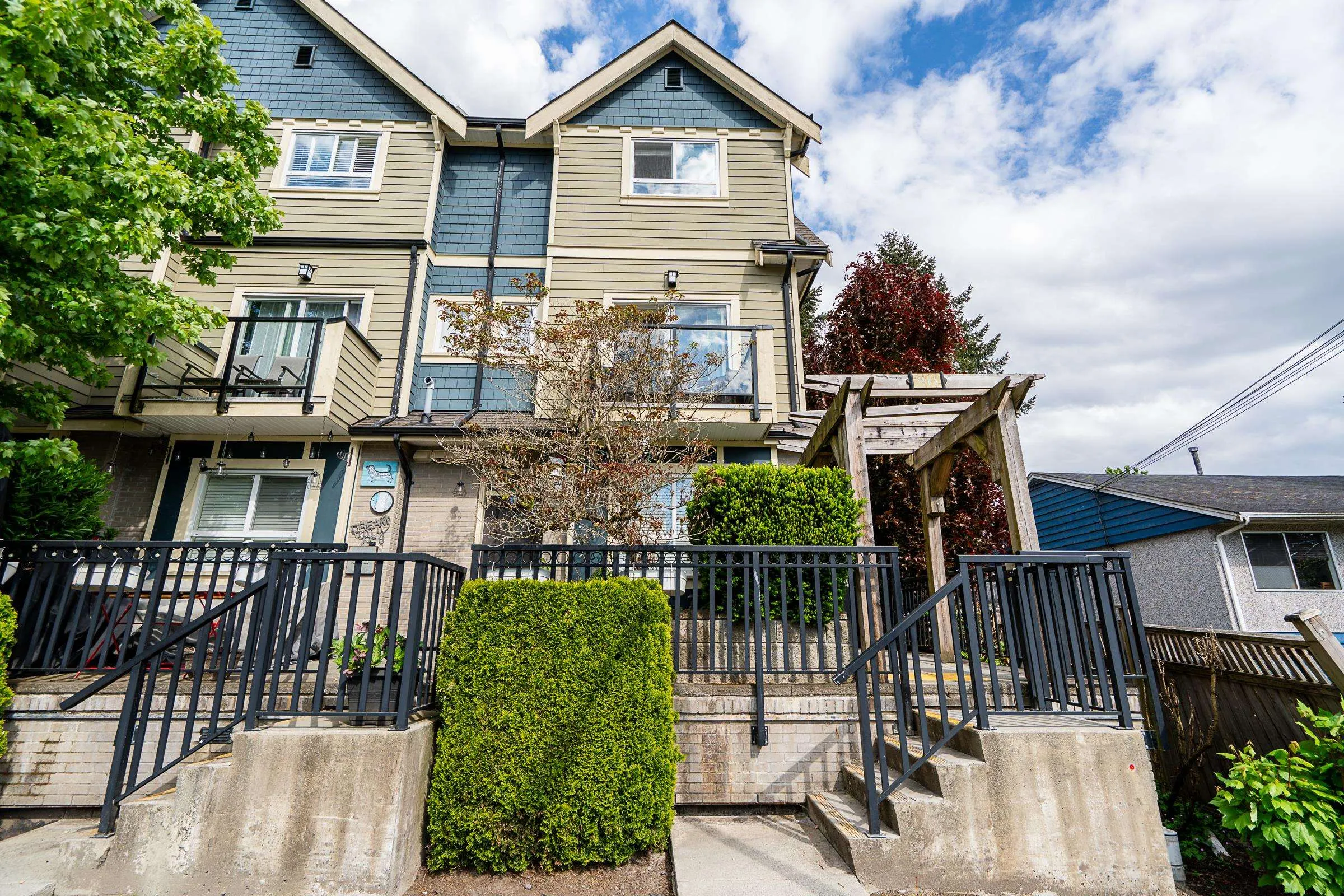 201 3488 Sefton Street