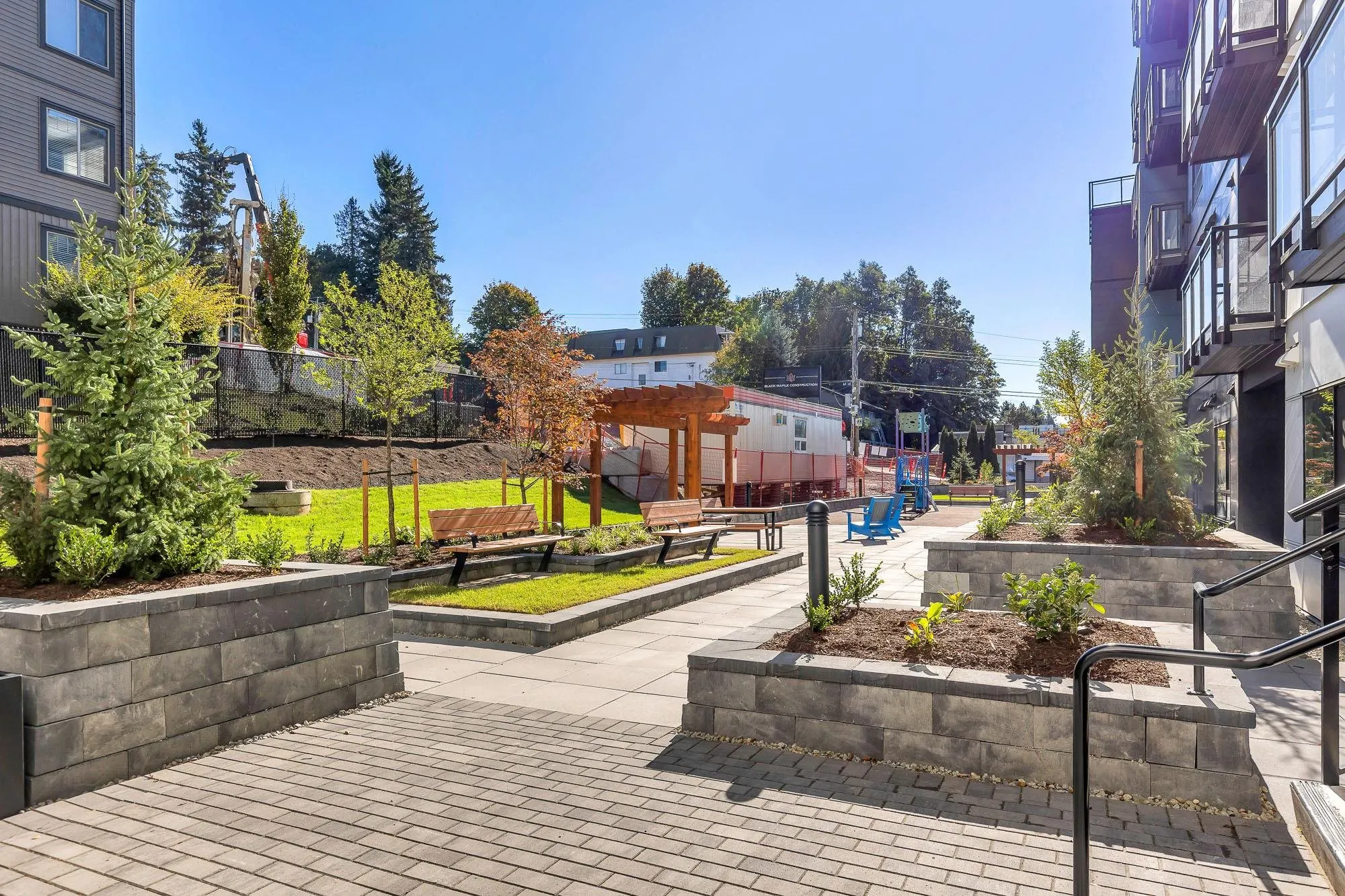 304 33886 Pine Street