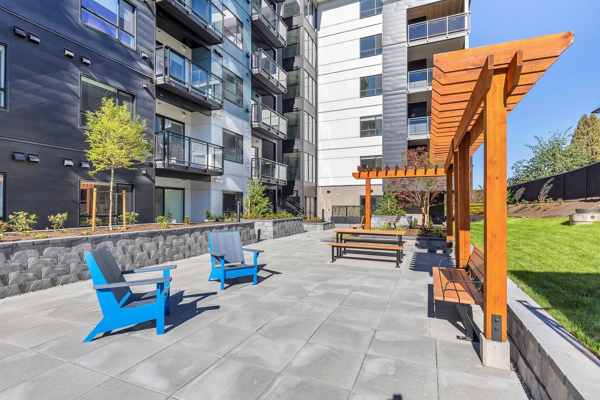 304 33886 Pine Street